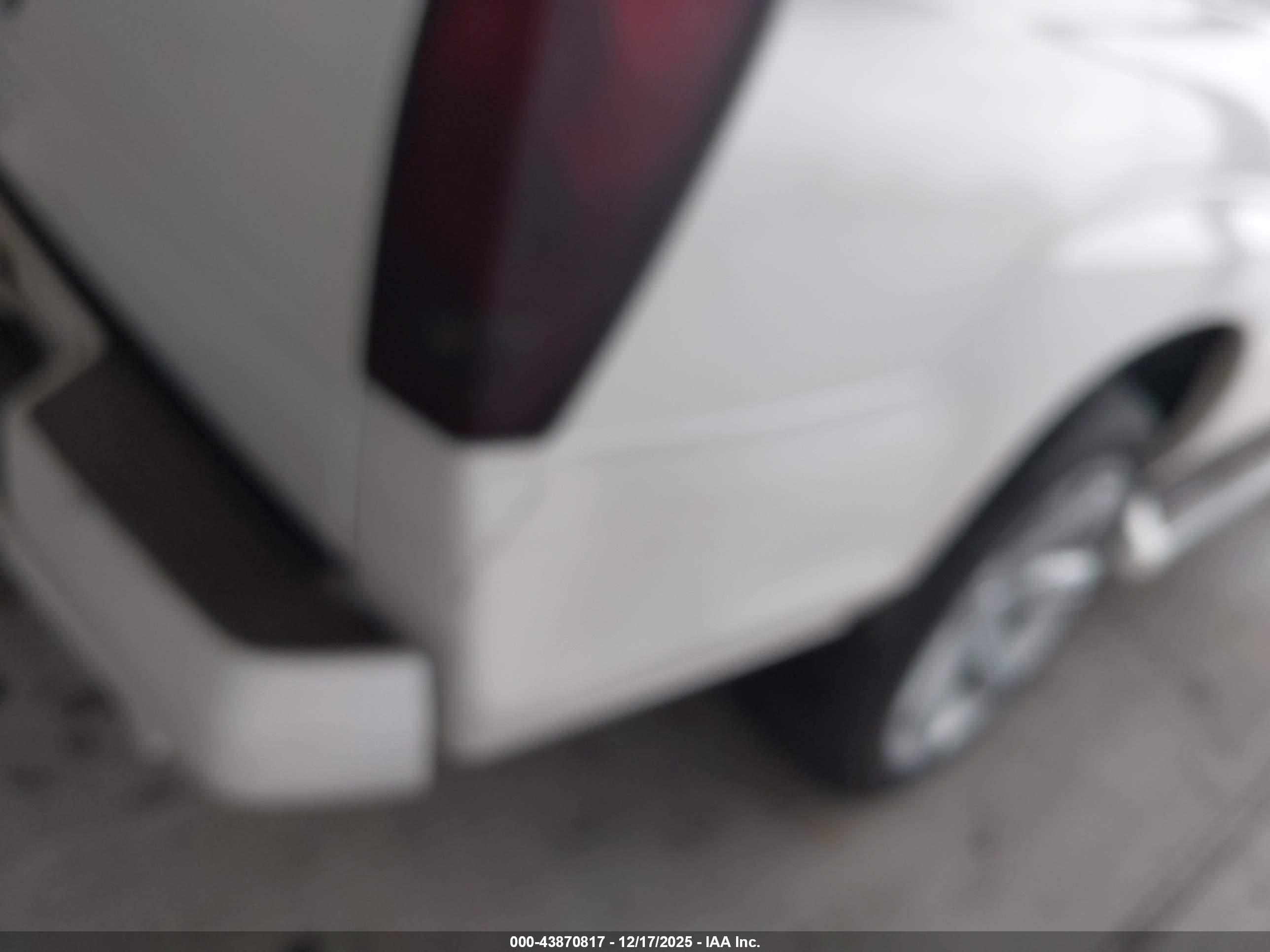 CADILLAC ESCALADE image 6