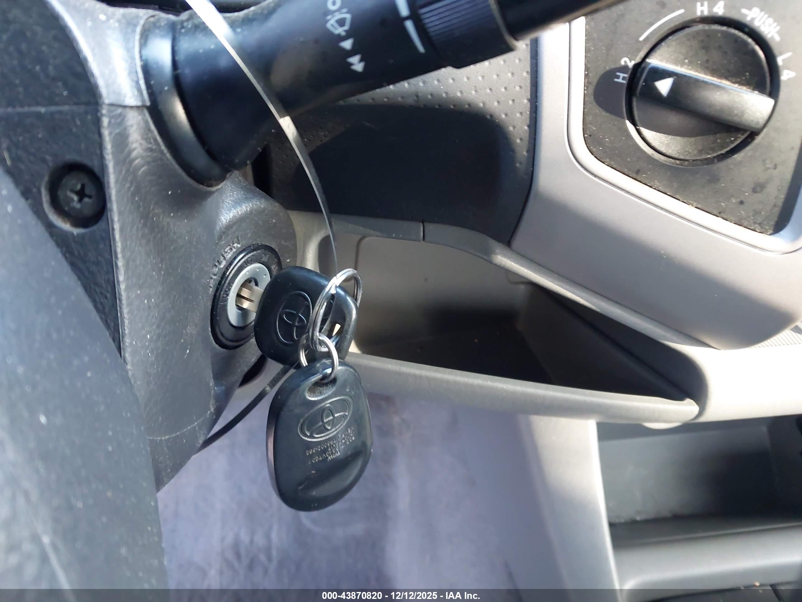 TOYOTA TACOMA image 11