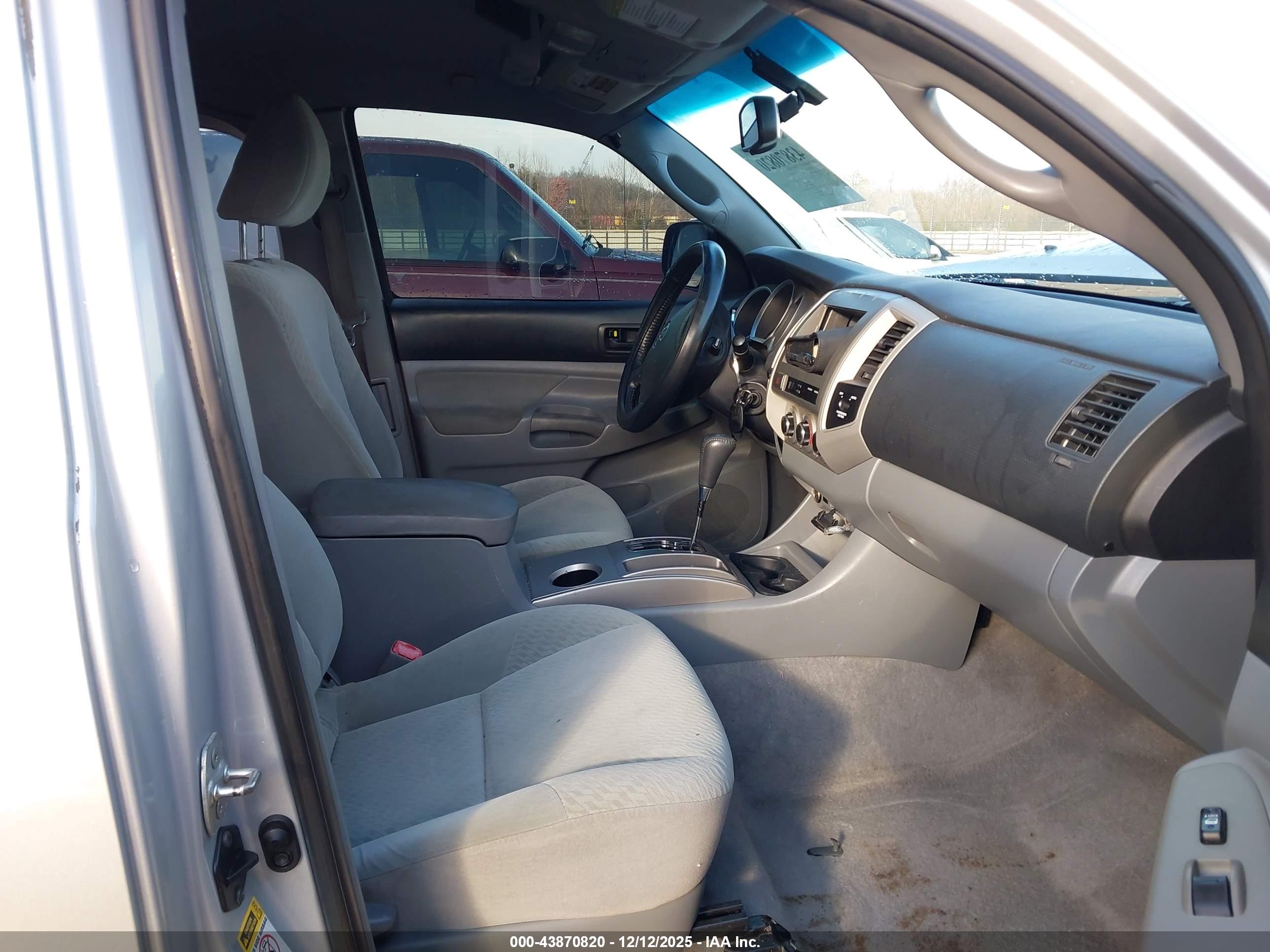TOYOTA TACOMA image 5