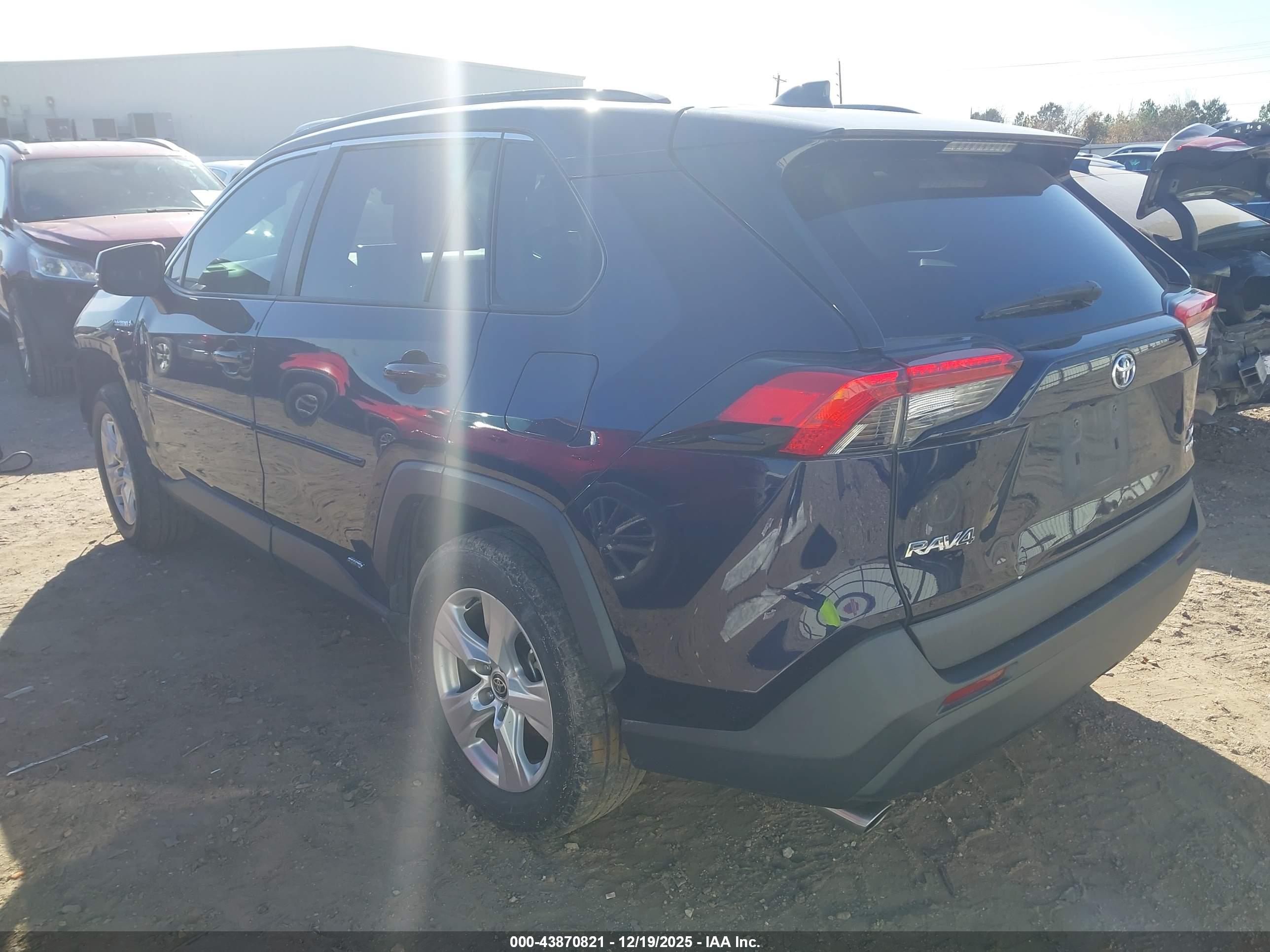 TOYOTA RAV4 image 3