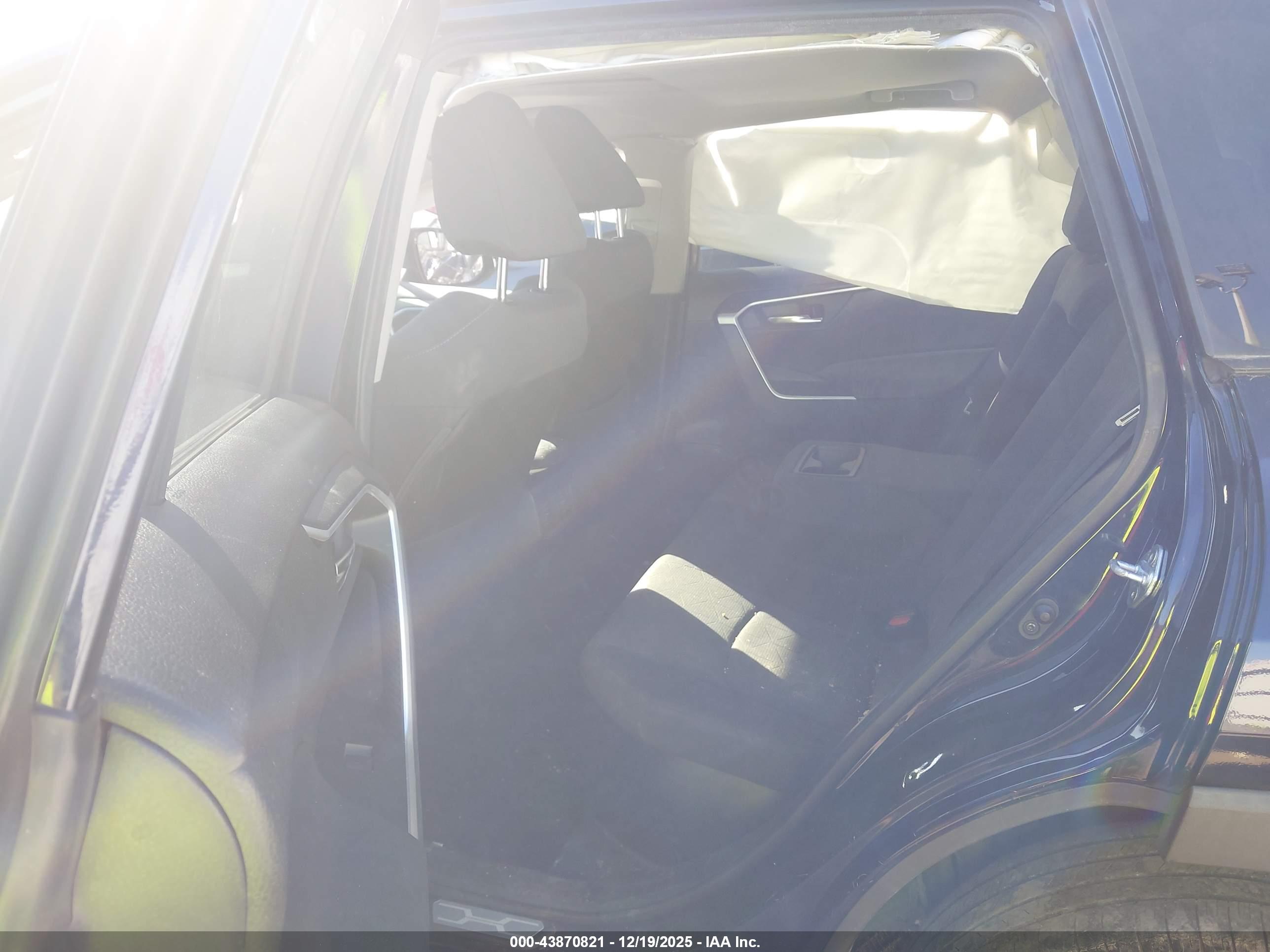 TOYOTA RAV4 image 8