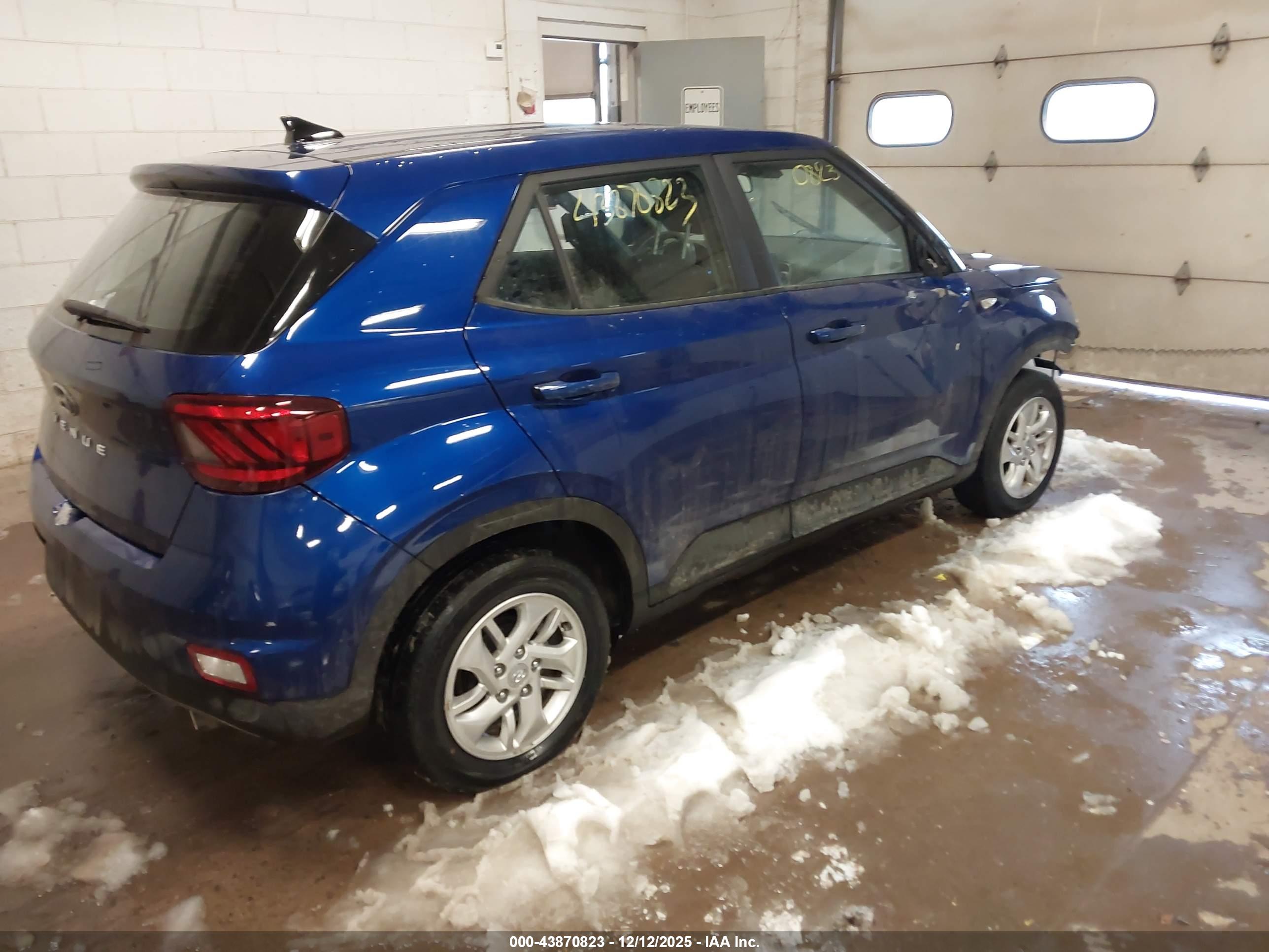 HYUNDAI VENUE image 4