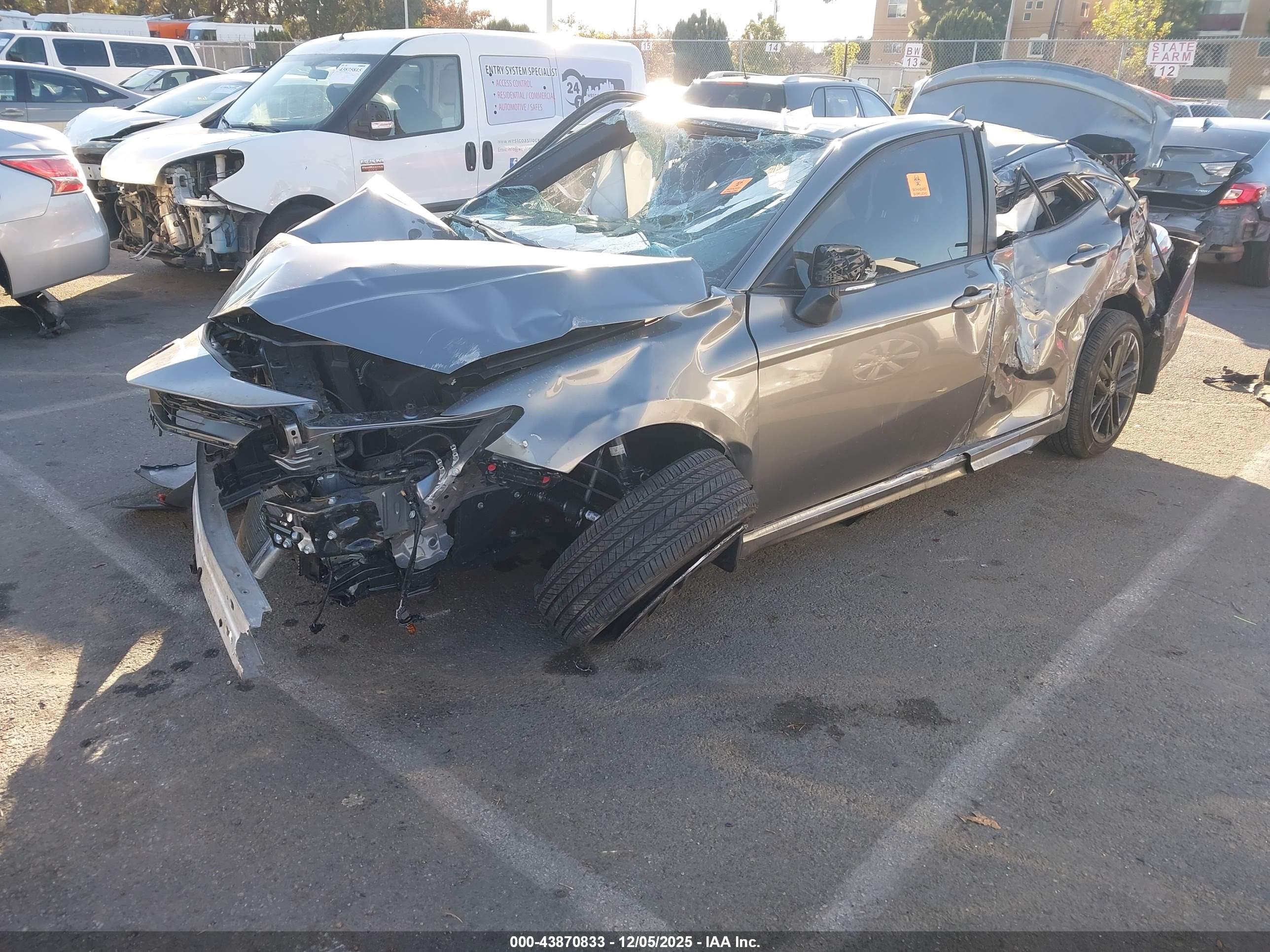 TOYOTA CAMRY image 2