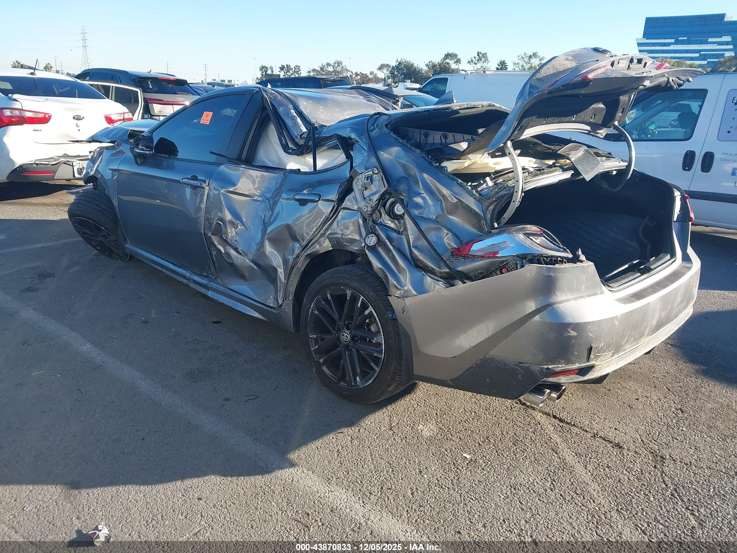 TOYOTA CAMRY image 3