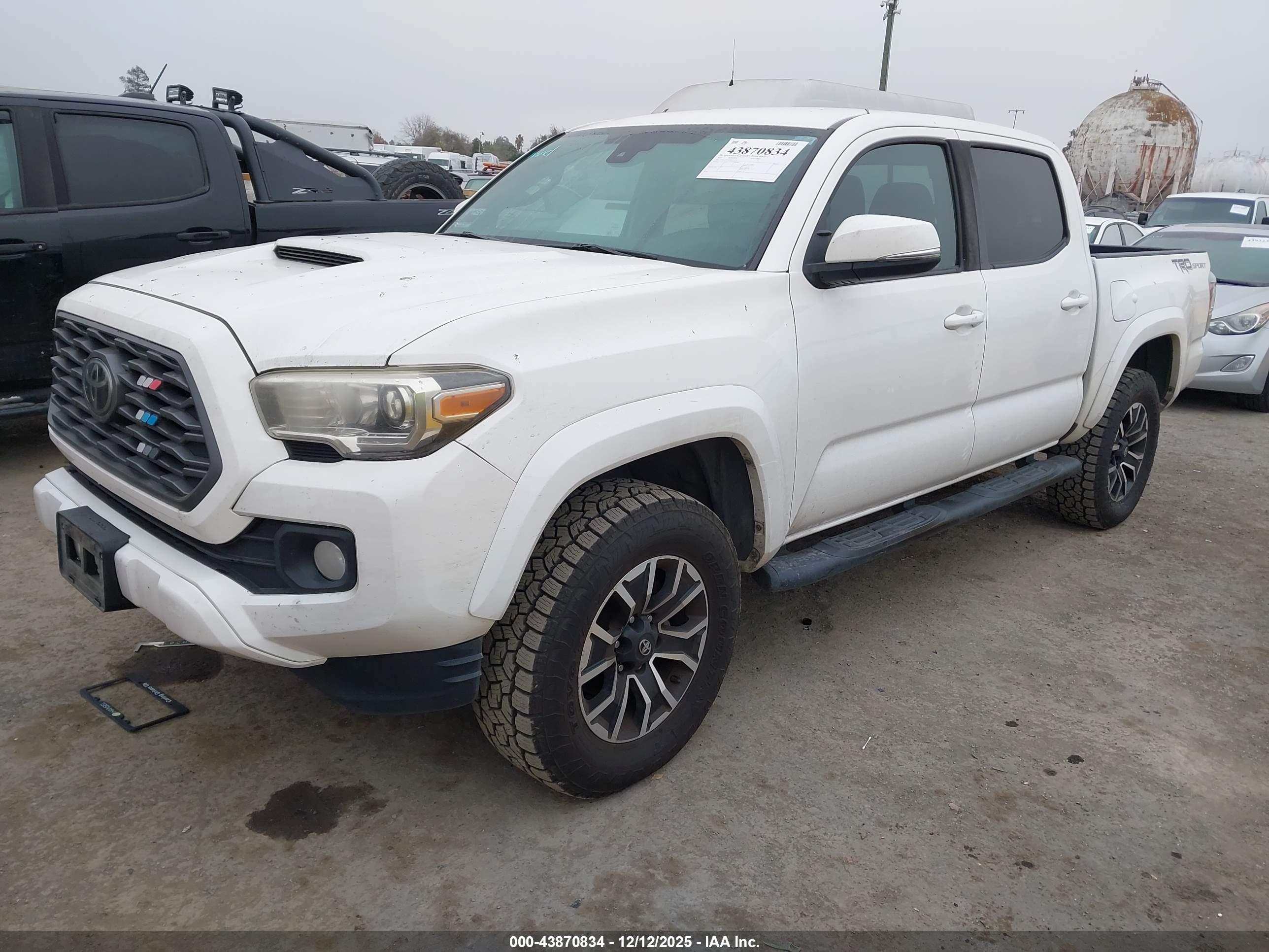 TOYOTA TACOMA image 2