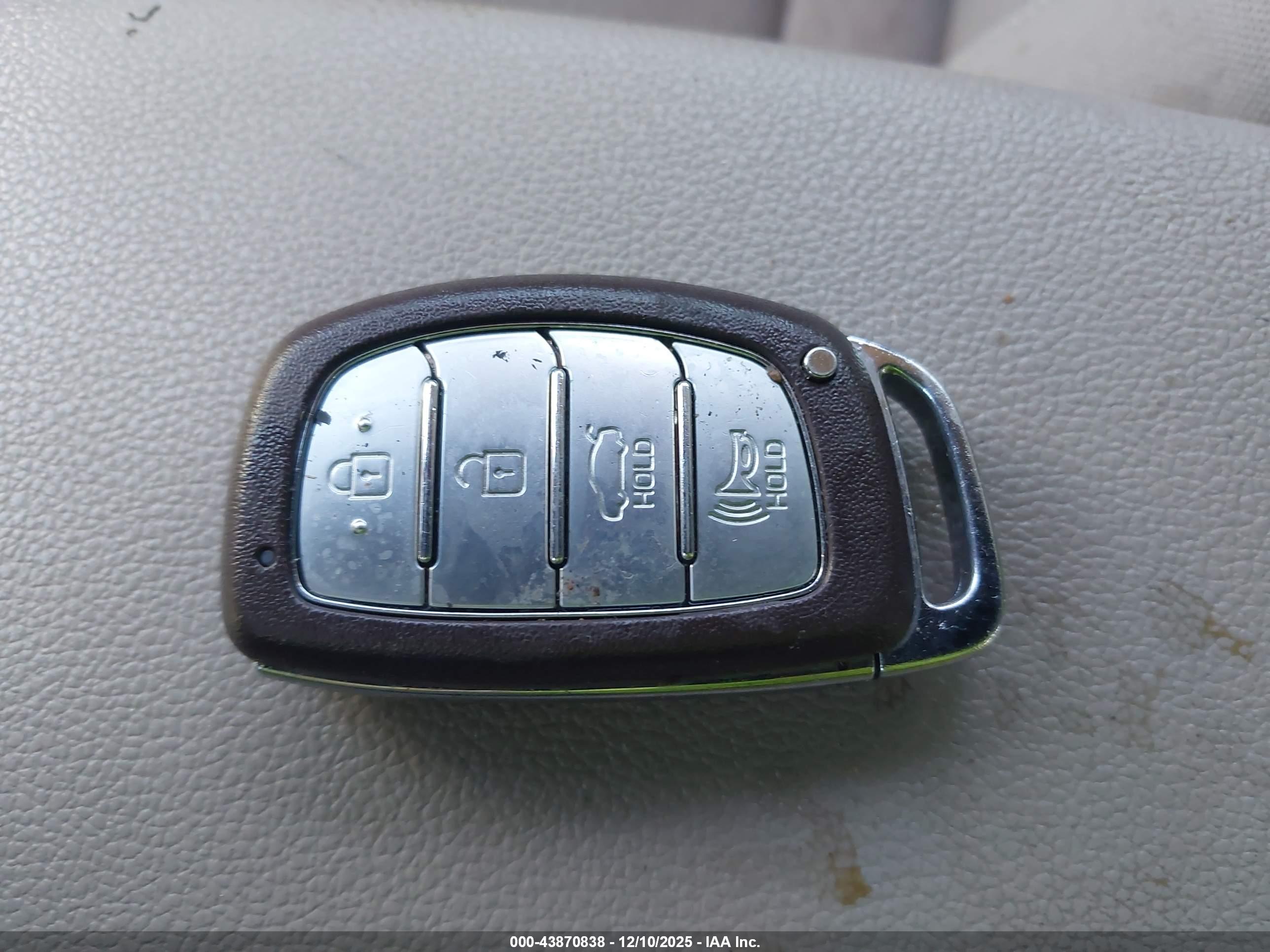 HYUNDAI ELANTRA image 11