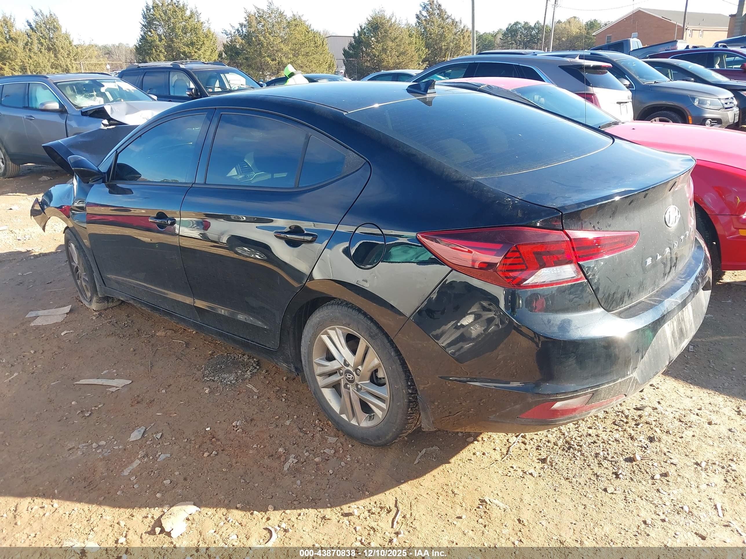 HYUNDAI ELANTRA image 3
