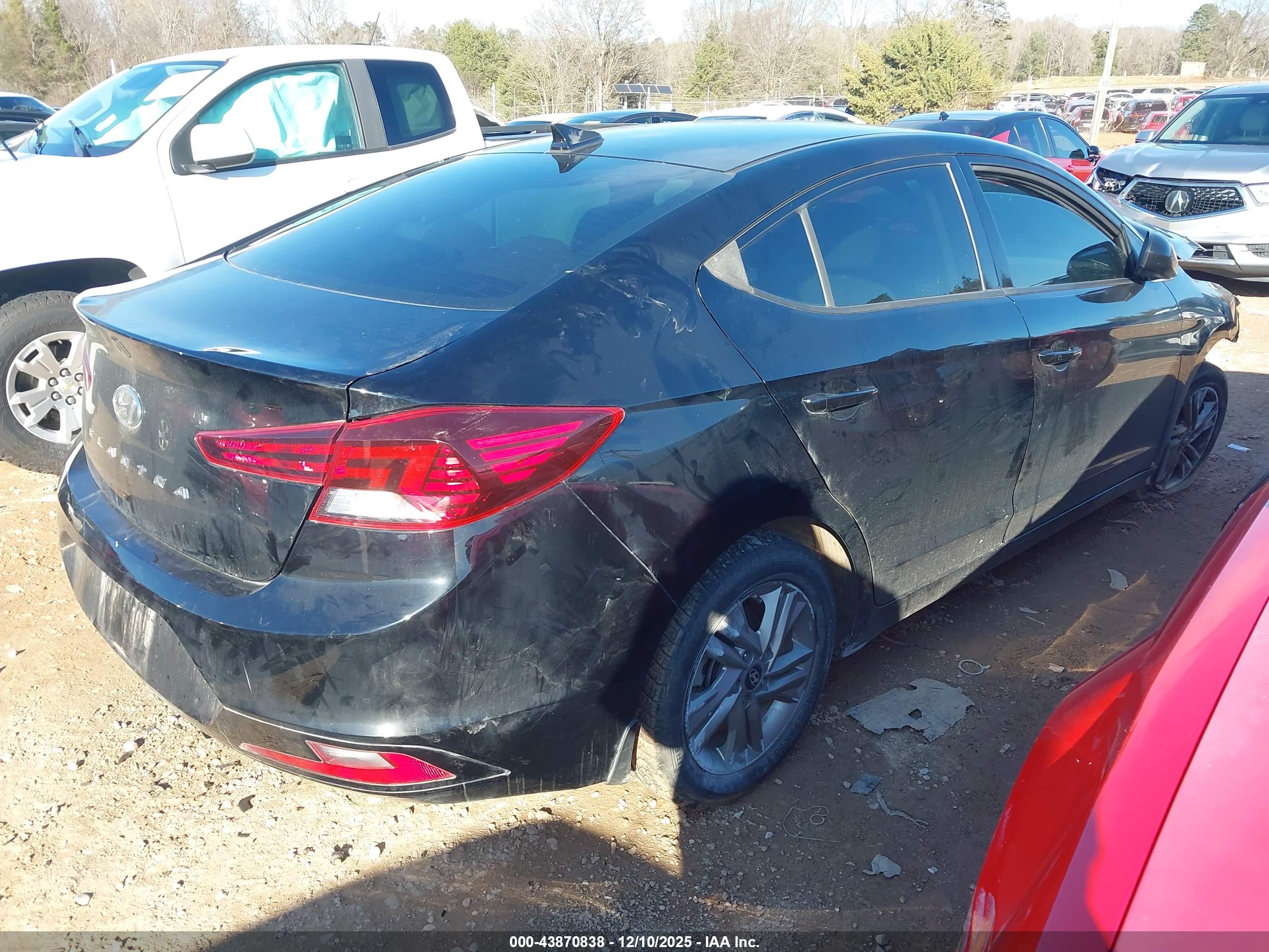HYUNDAI ELANTRA image 4