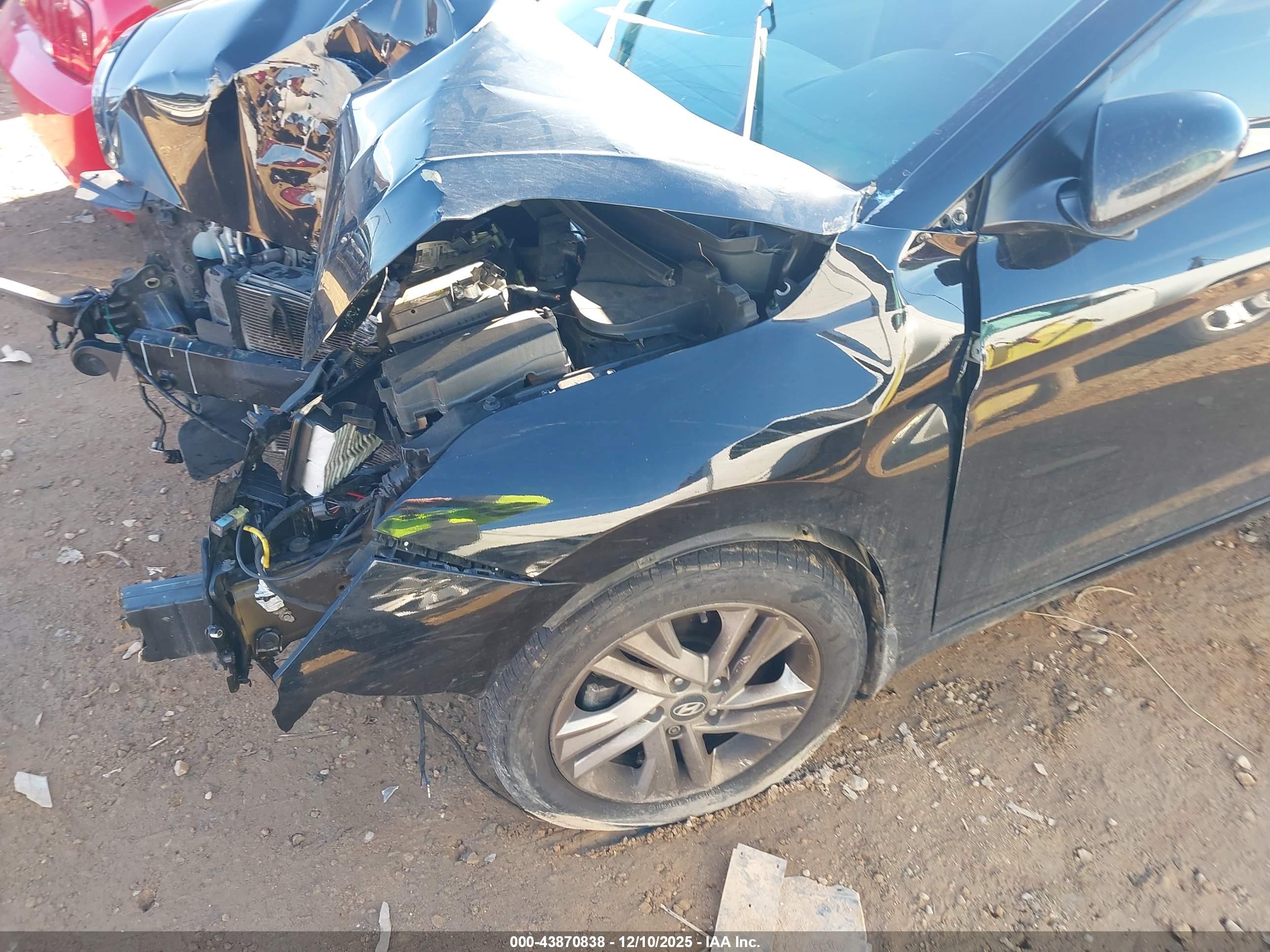 HYUNDAI ELANTRA image 6