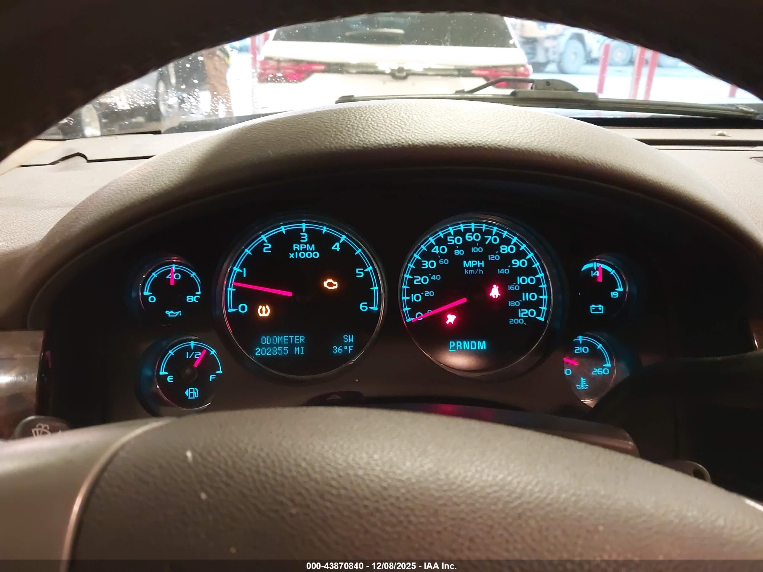 GMC YUKON image 7