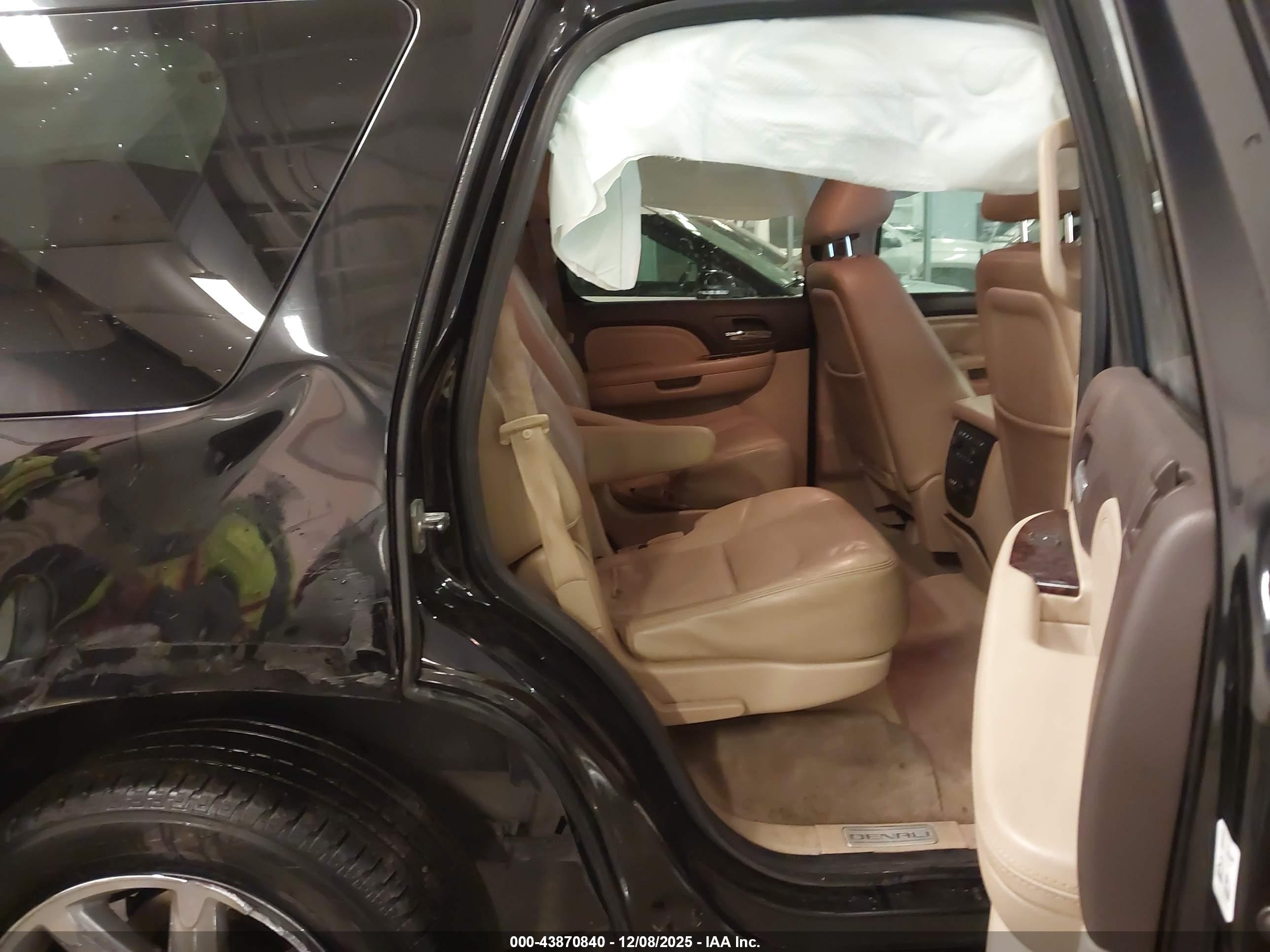 GMC YUKON image 8