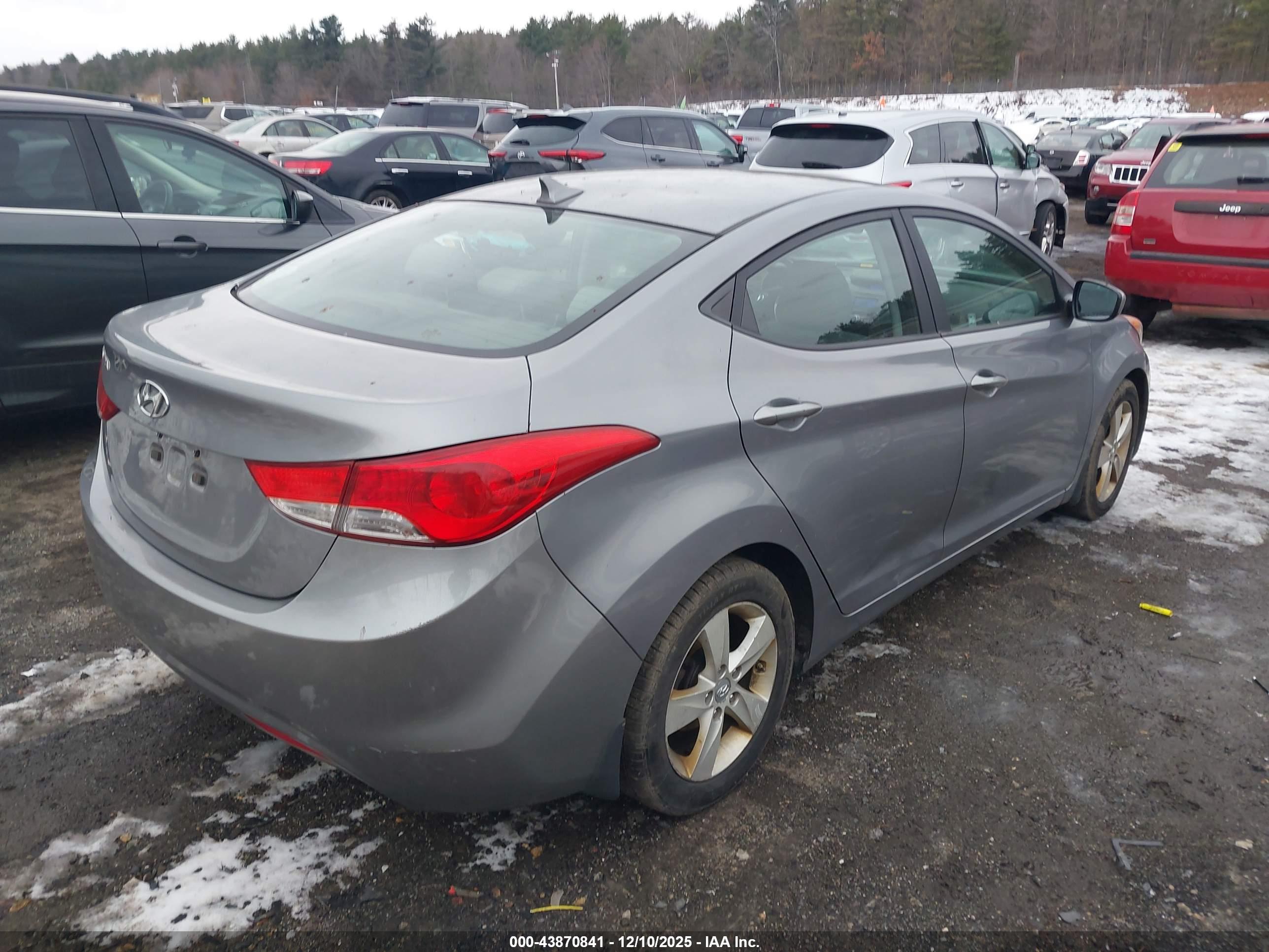 HYUNDAI ELANTRA image 4
