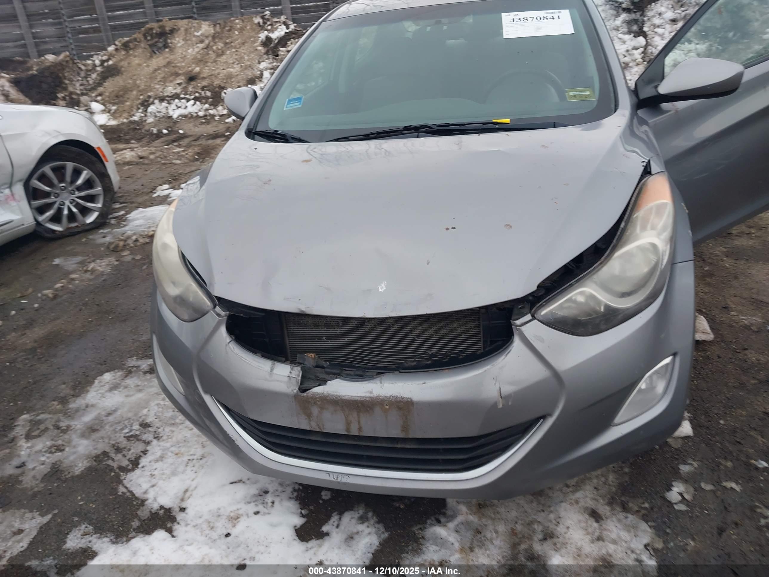 HYUNDAI ELANTRA image 6