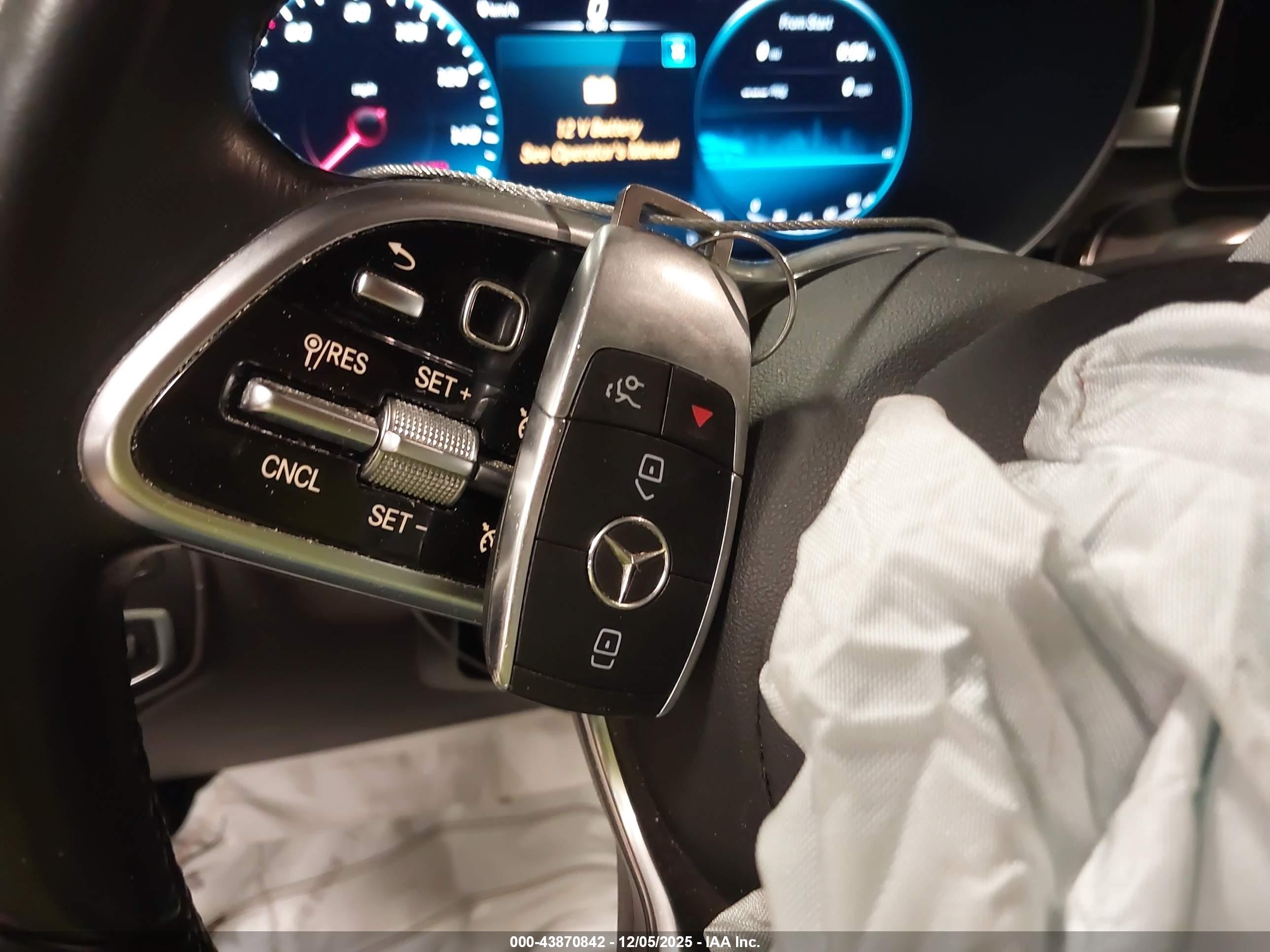 MERCEDES-BENZ GLC image 11