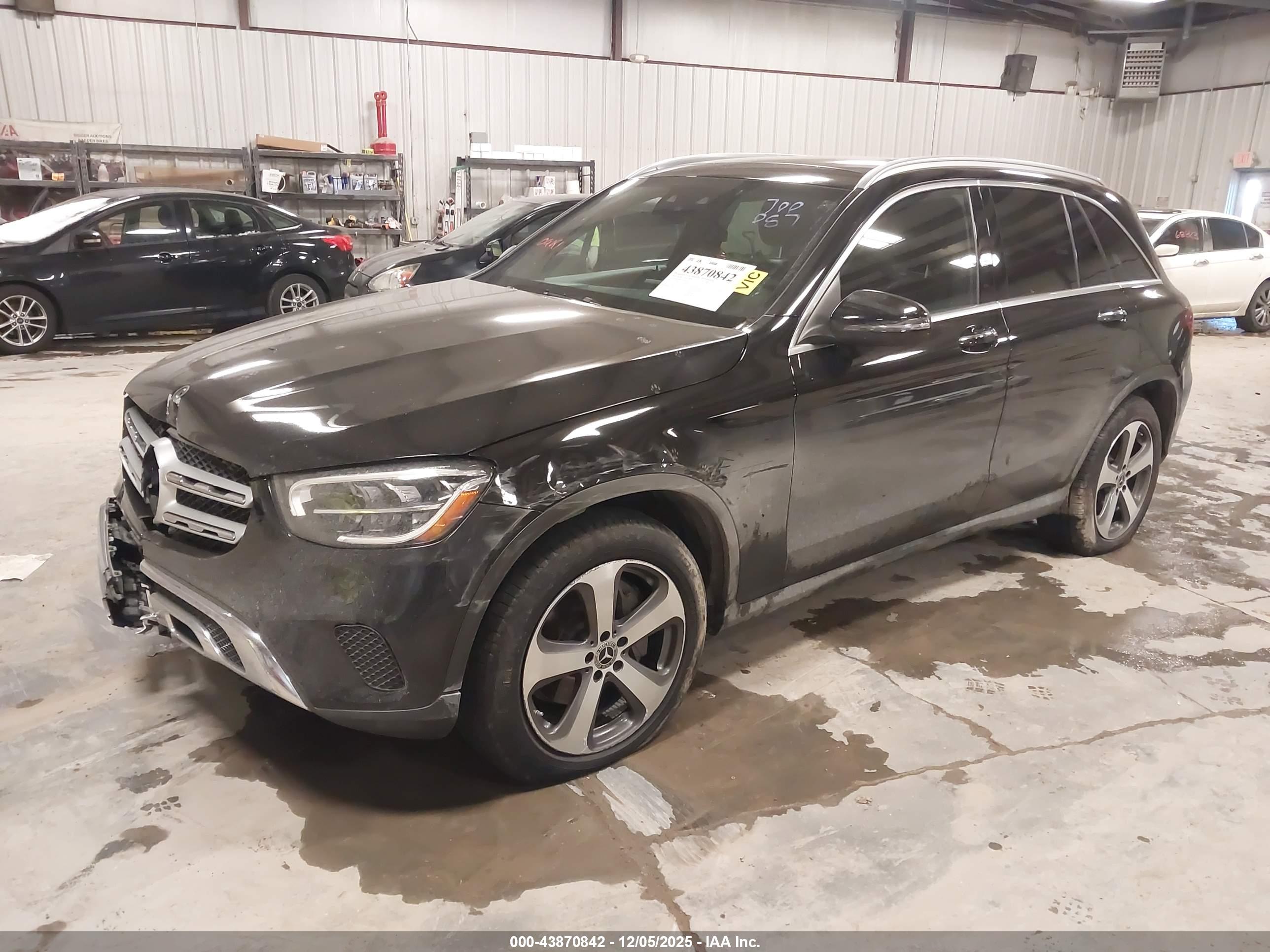 MERCEDES-BENZ GLC image 2