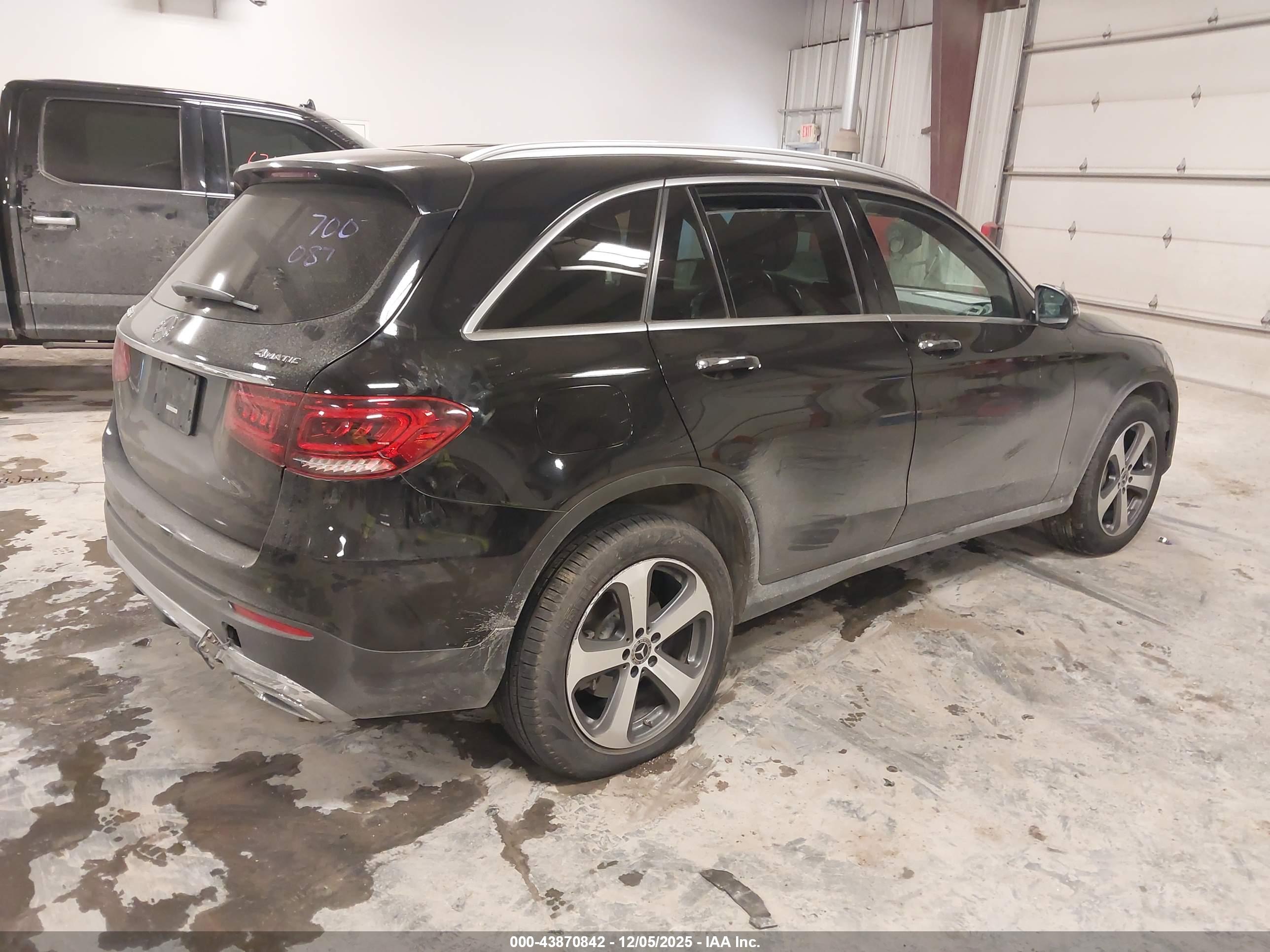 MERCEDES-BENZ GLC image 4