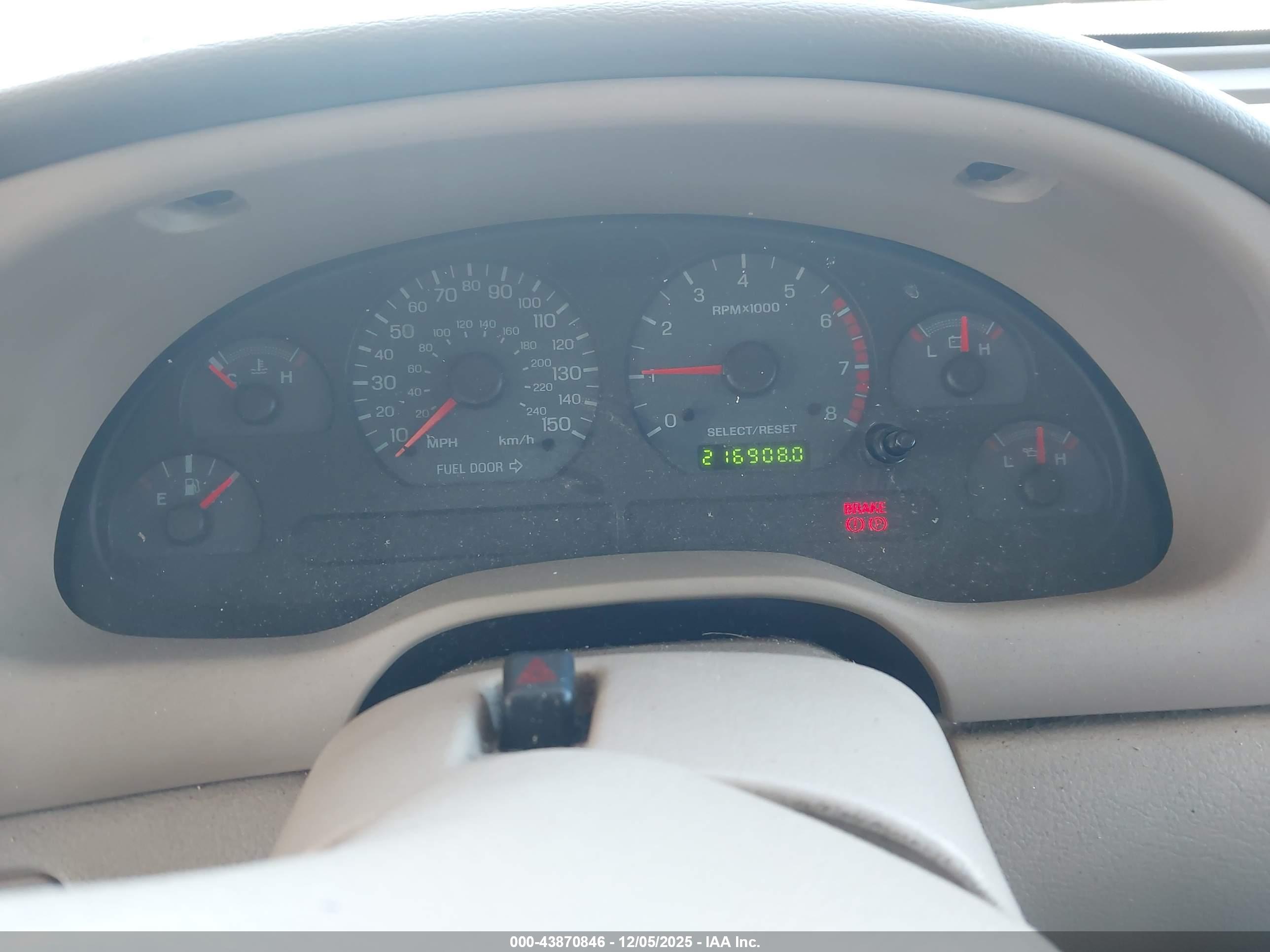 FORD MUSTANG image 7