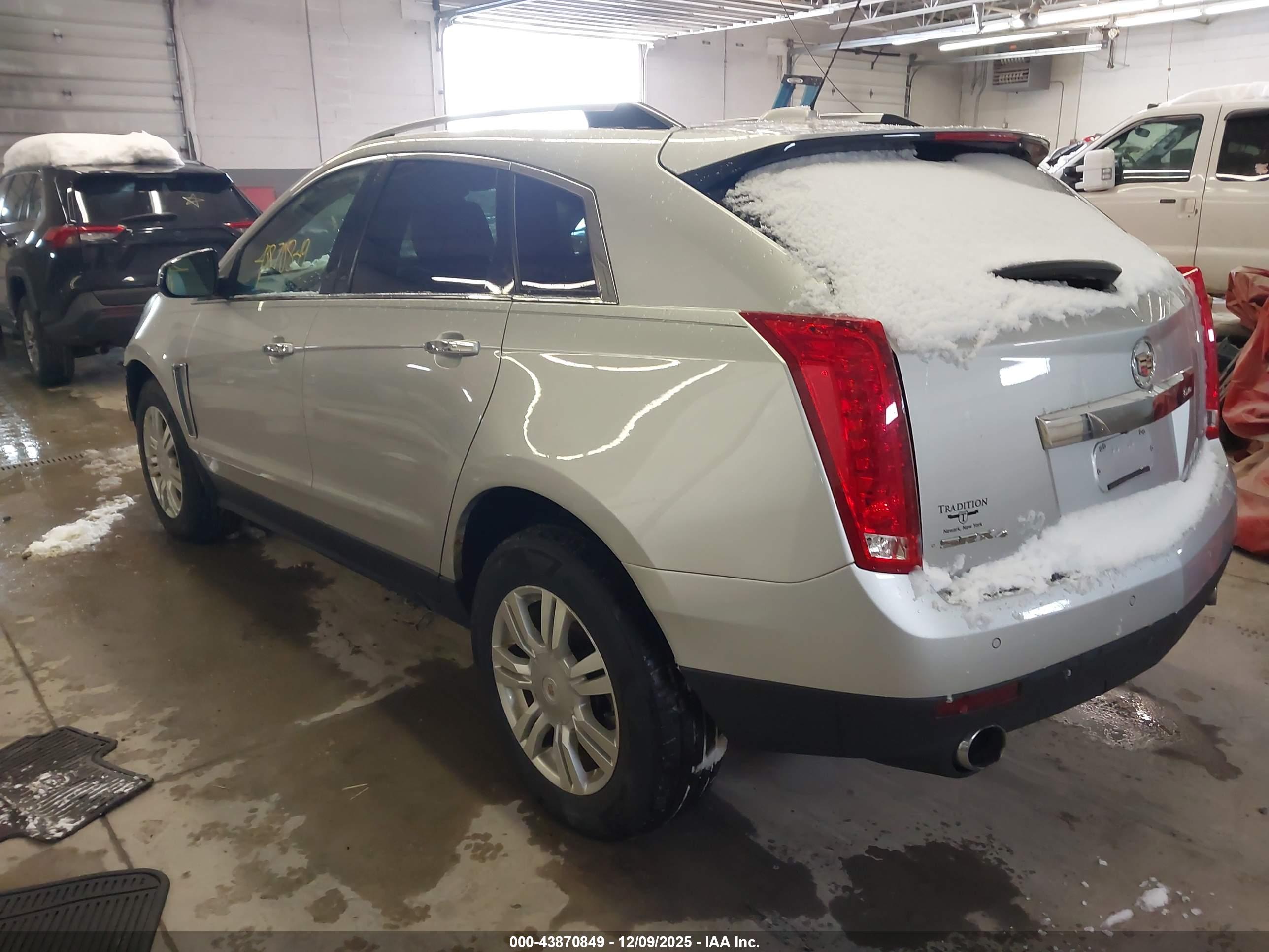 CADILLAC SRX image 3