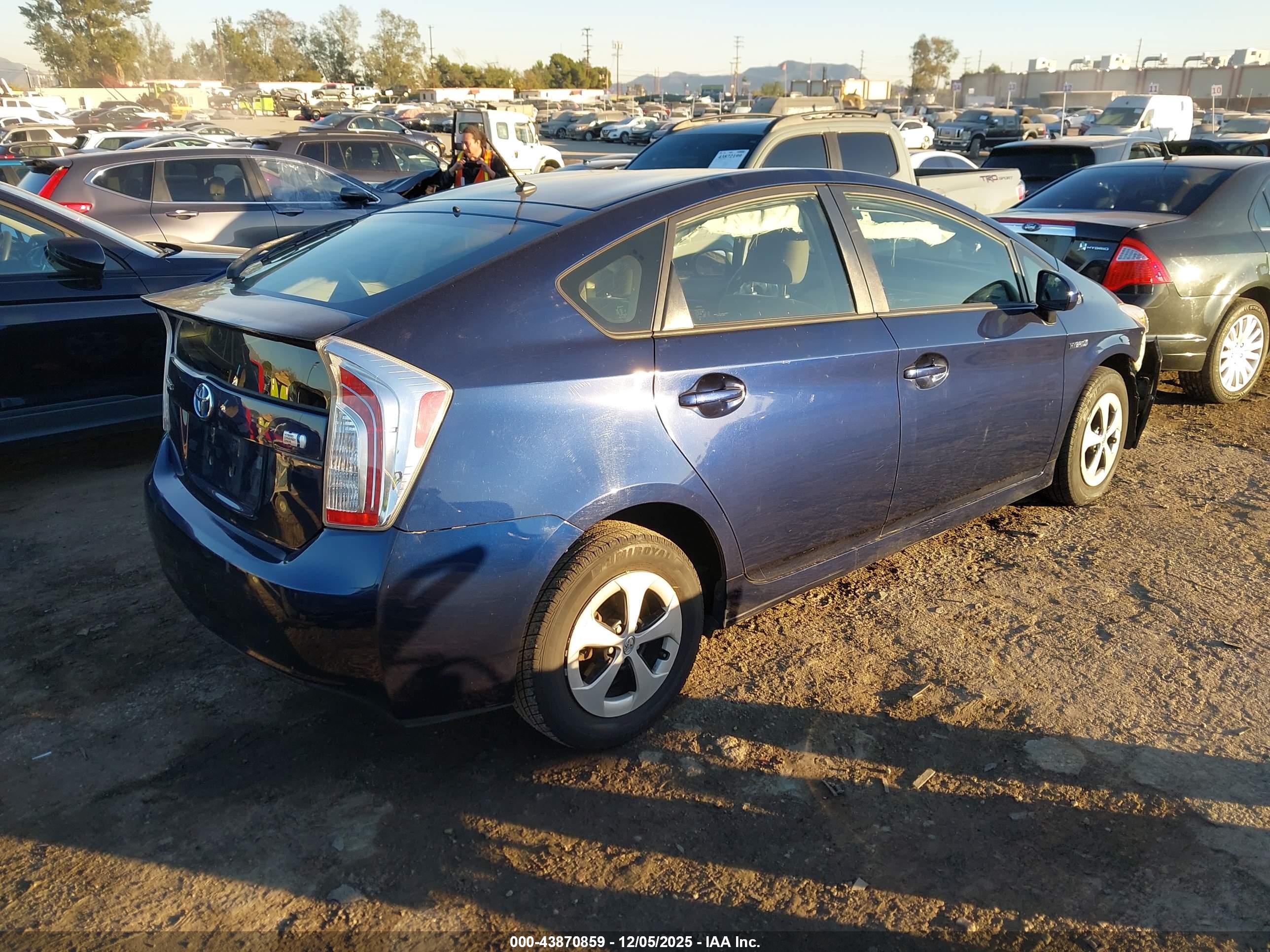 TOYOTA PRIUS image 4