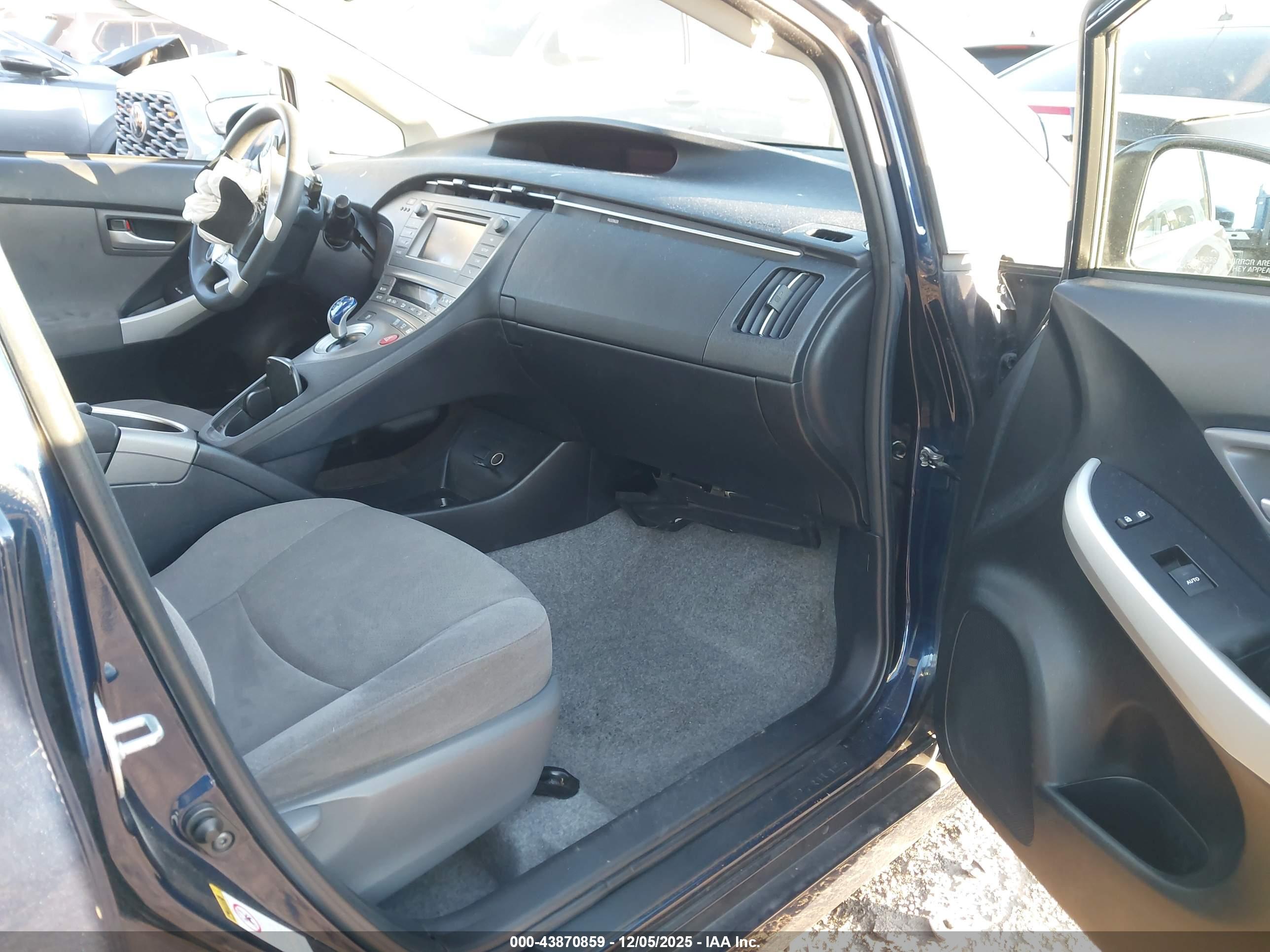 TOYOTA PRIUS image 5