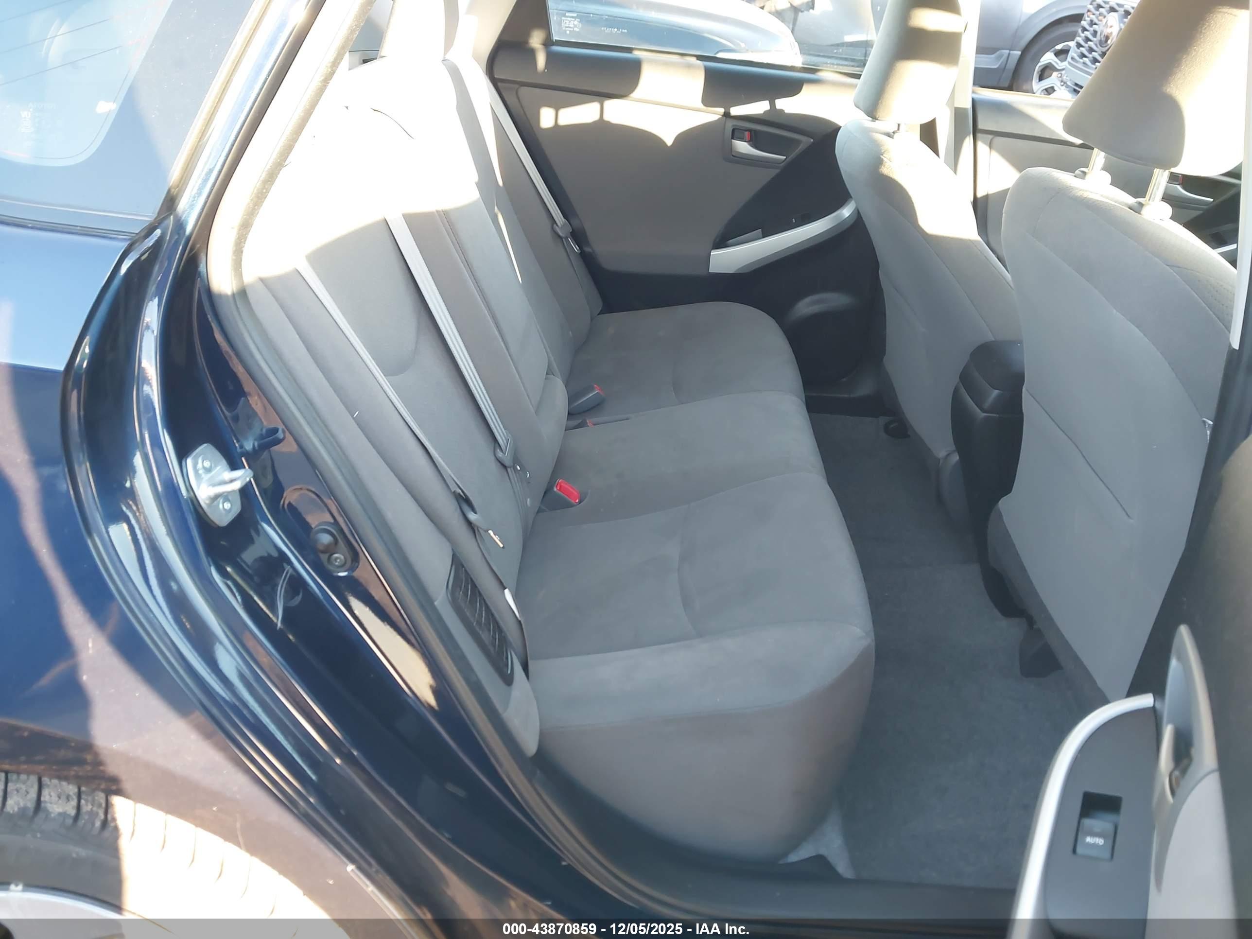 TOYOTA PRIUS image 8