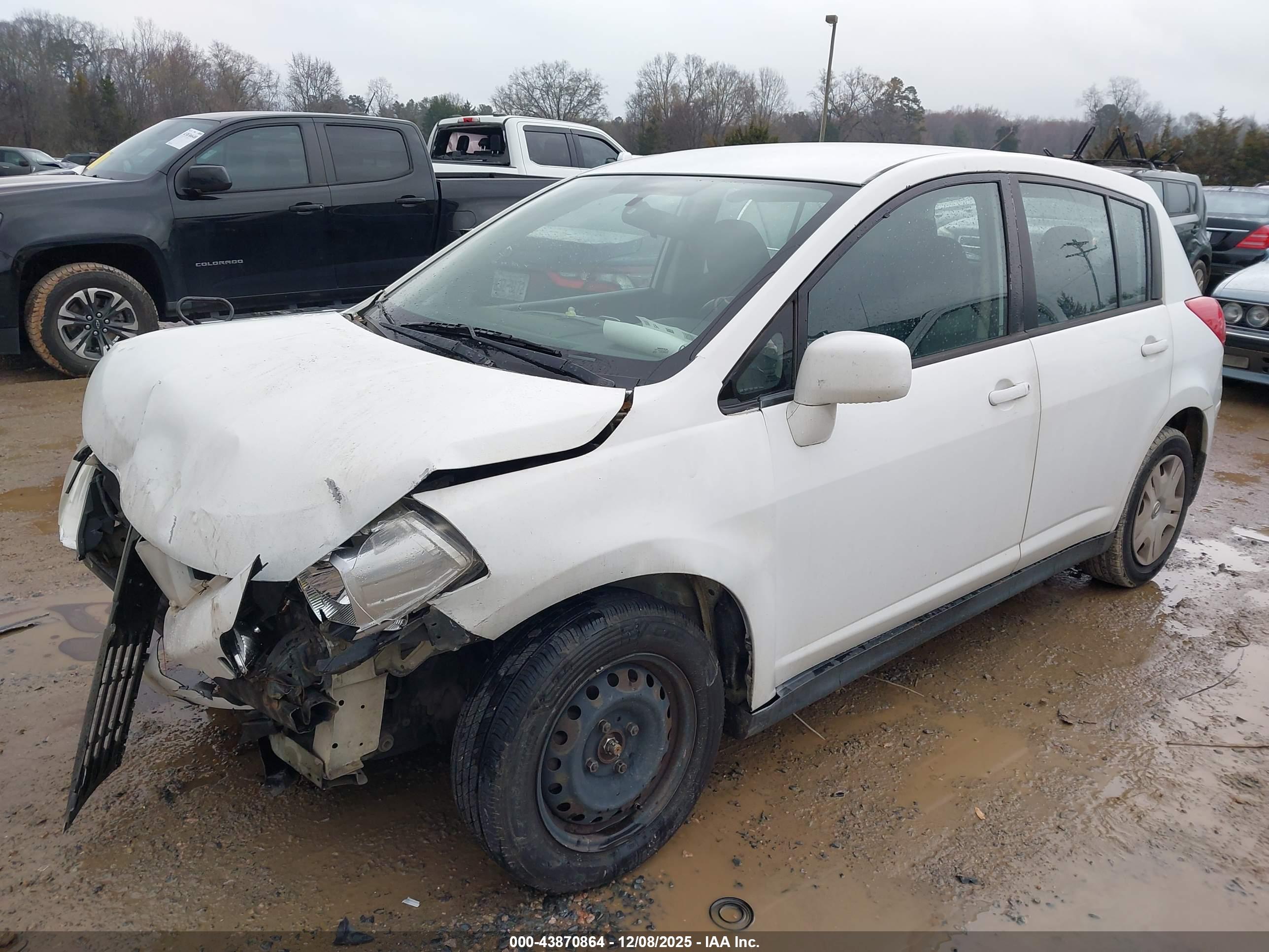 NISSAN VERSA image 2