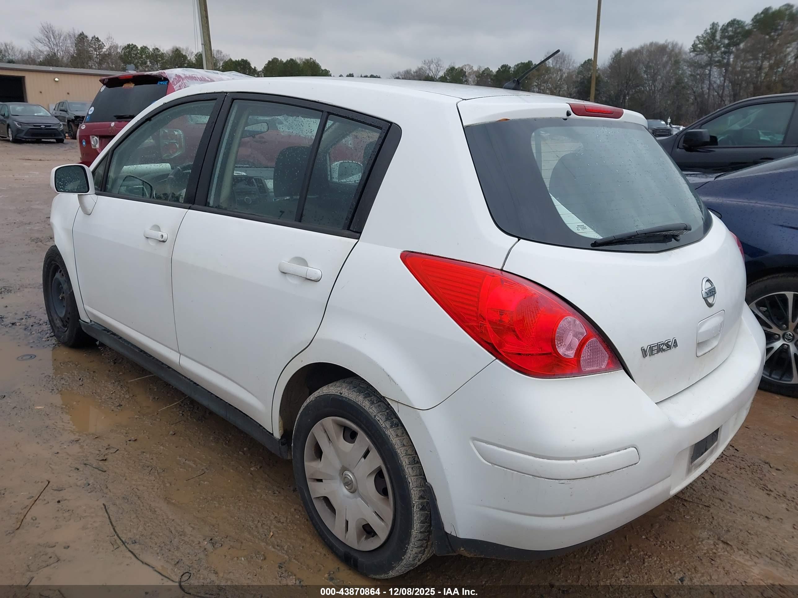 NISSAN VERSA image 3