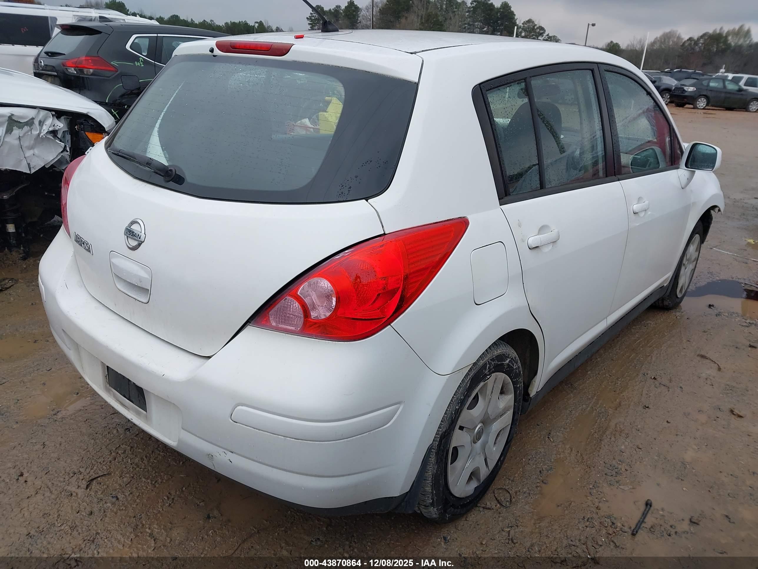 NISSAN VERSA image 4