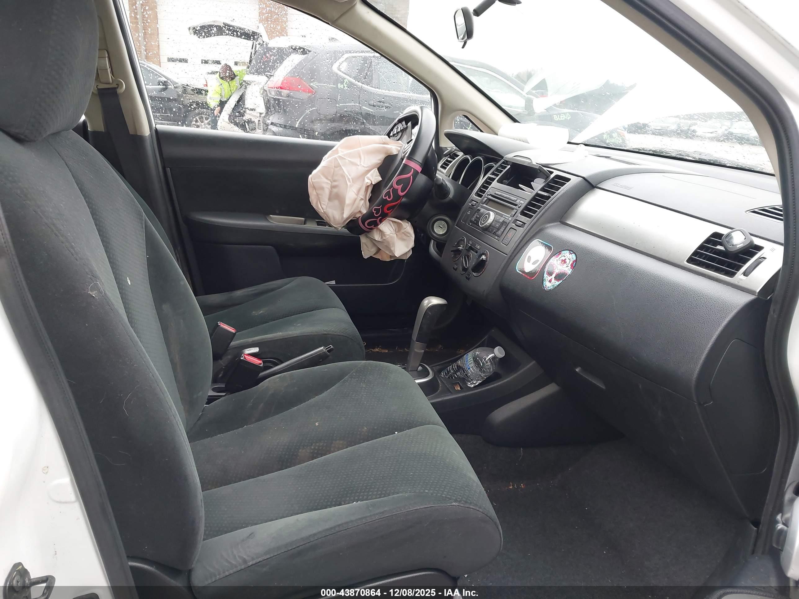 NISSAN VERSA image 5
