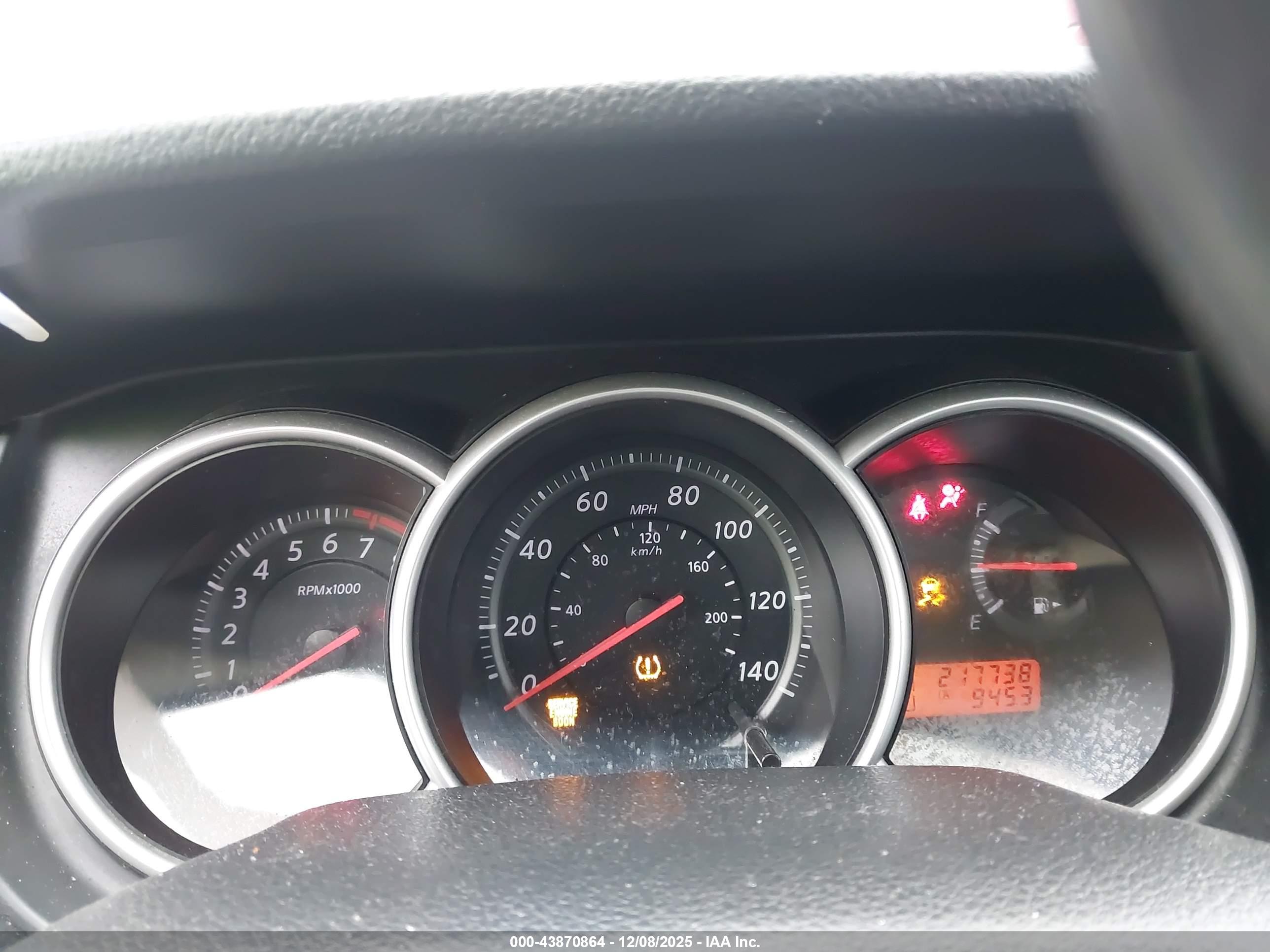 NISSAN VERSA image 7