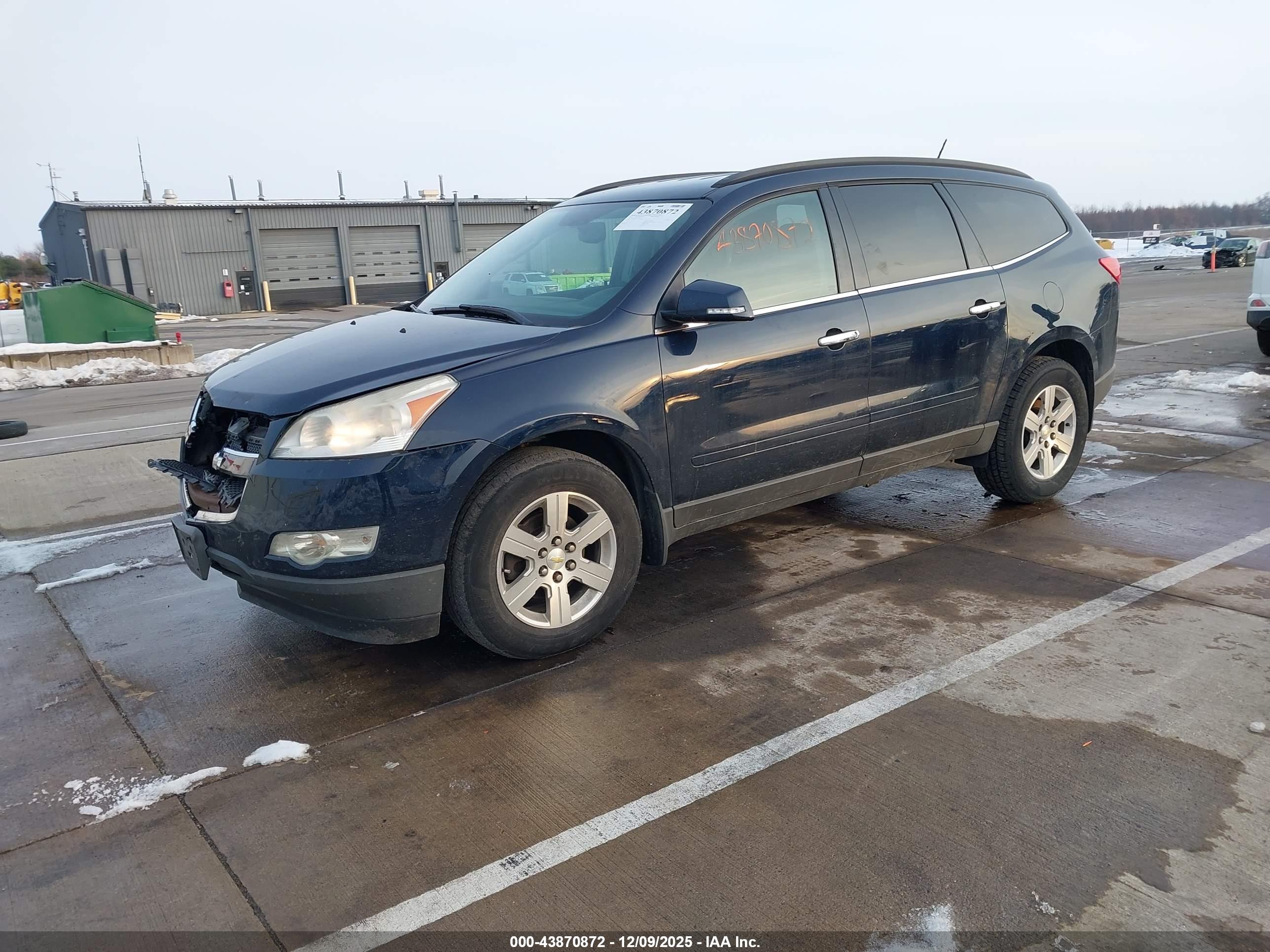 CHEVROLET TRAVERSE image 2