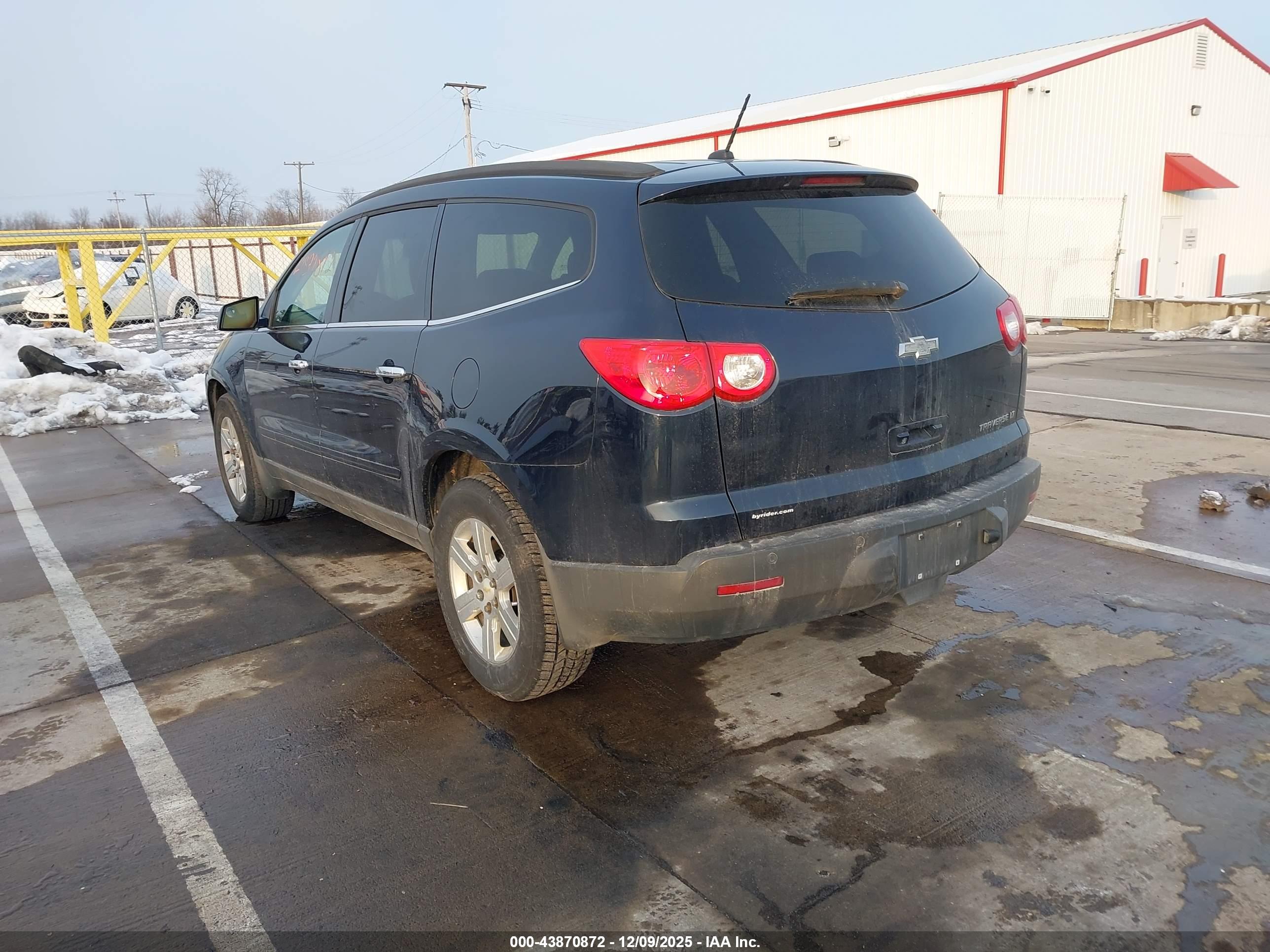 CHEVROLET TRAVERSE image 3