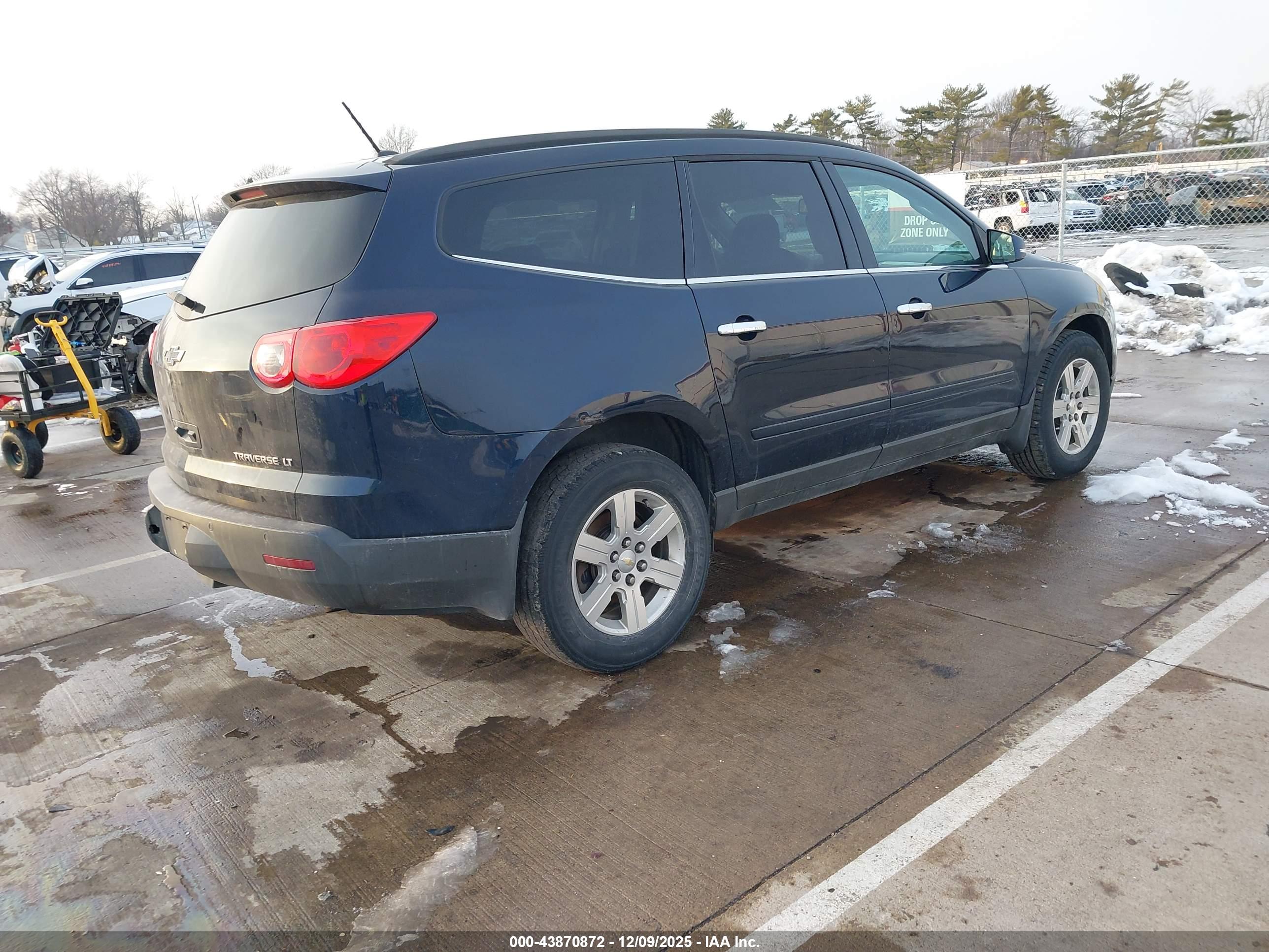 CHEVROLET TRAVERSE image 4