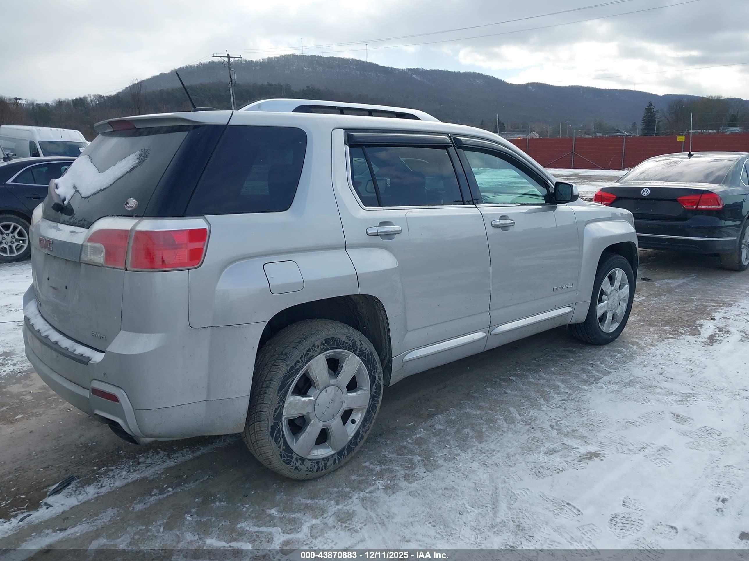 GMC TERRAIN image 4