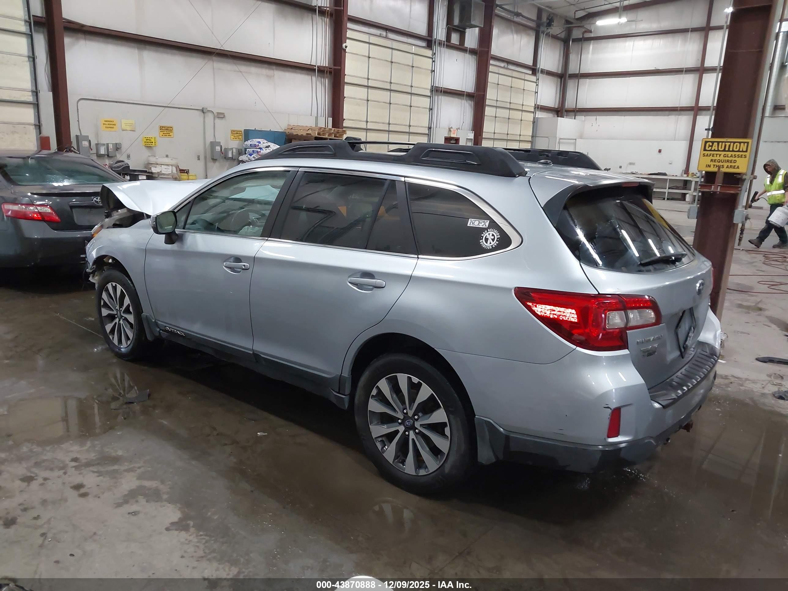 SUBARU OUTBACK image 3