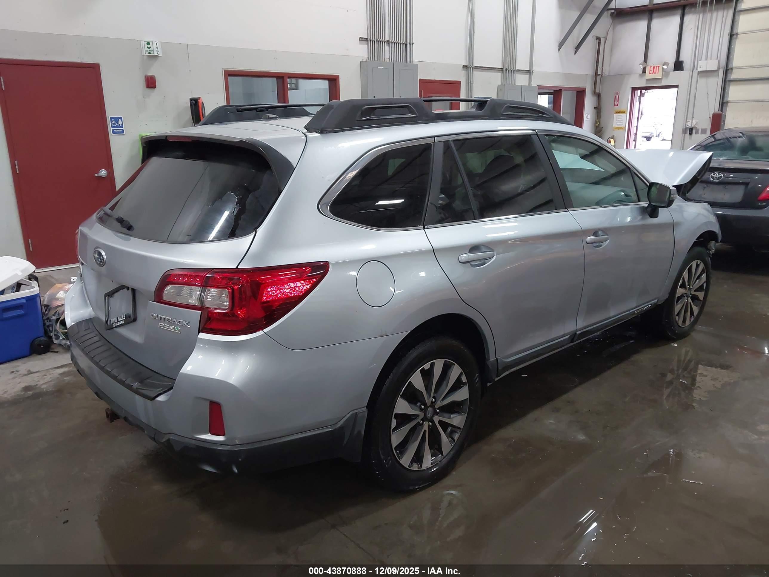 SUBARU OUTBACK image 4