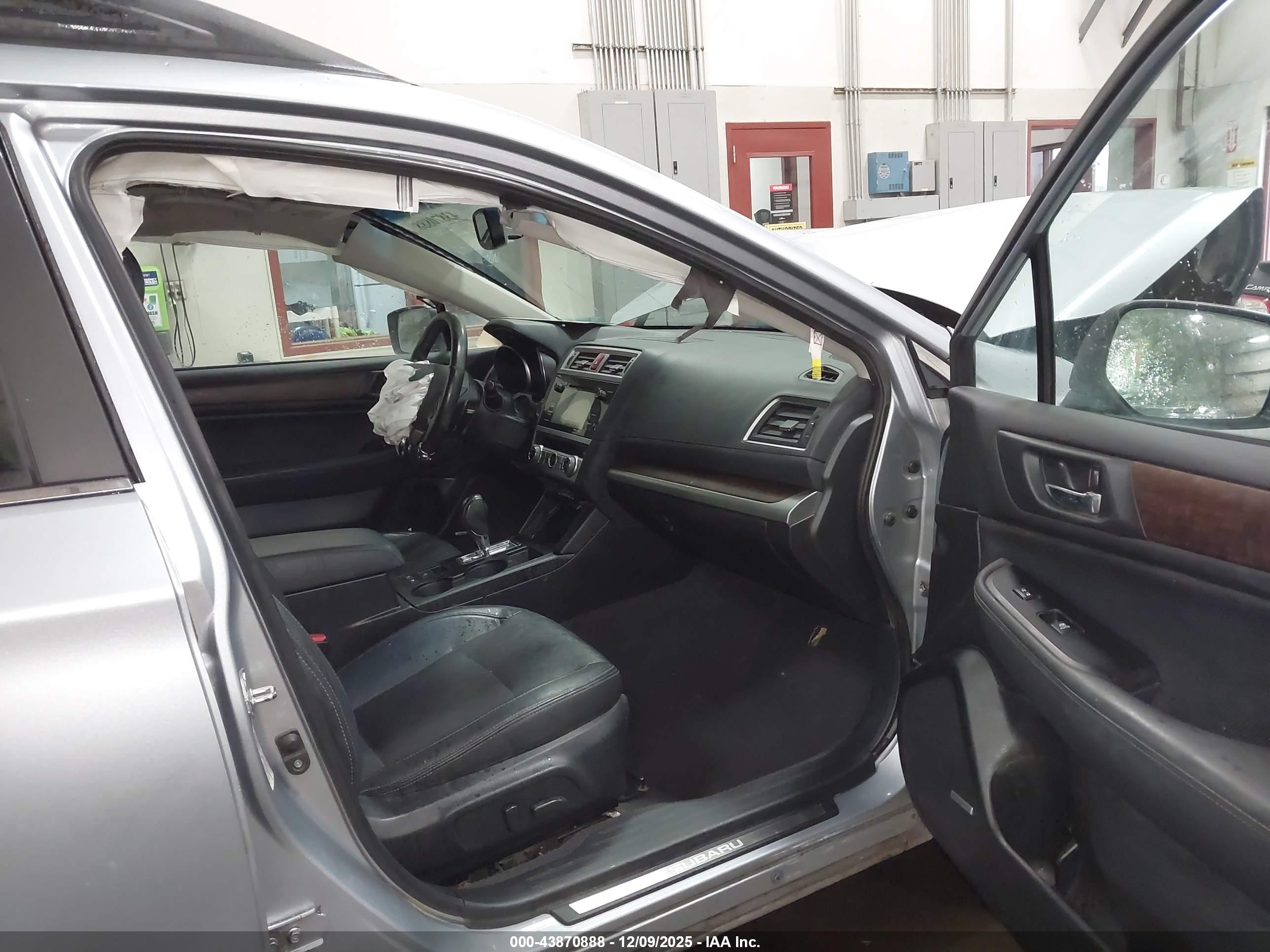 SUBARU OUTBACK image 5