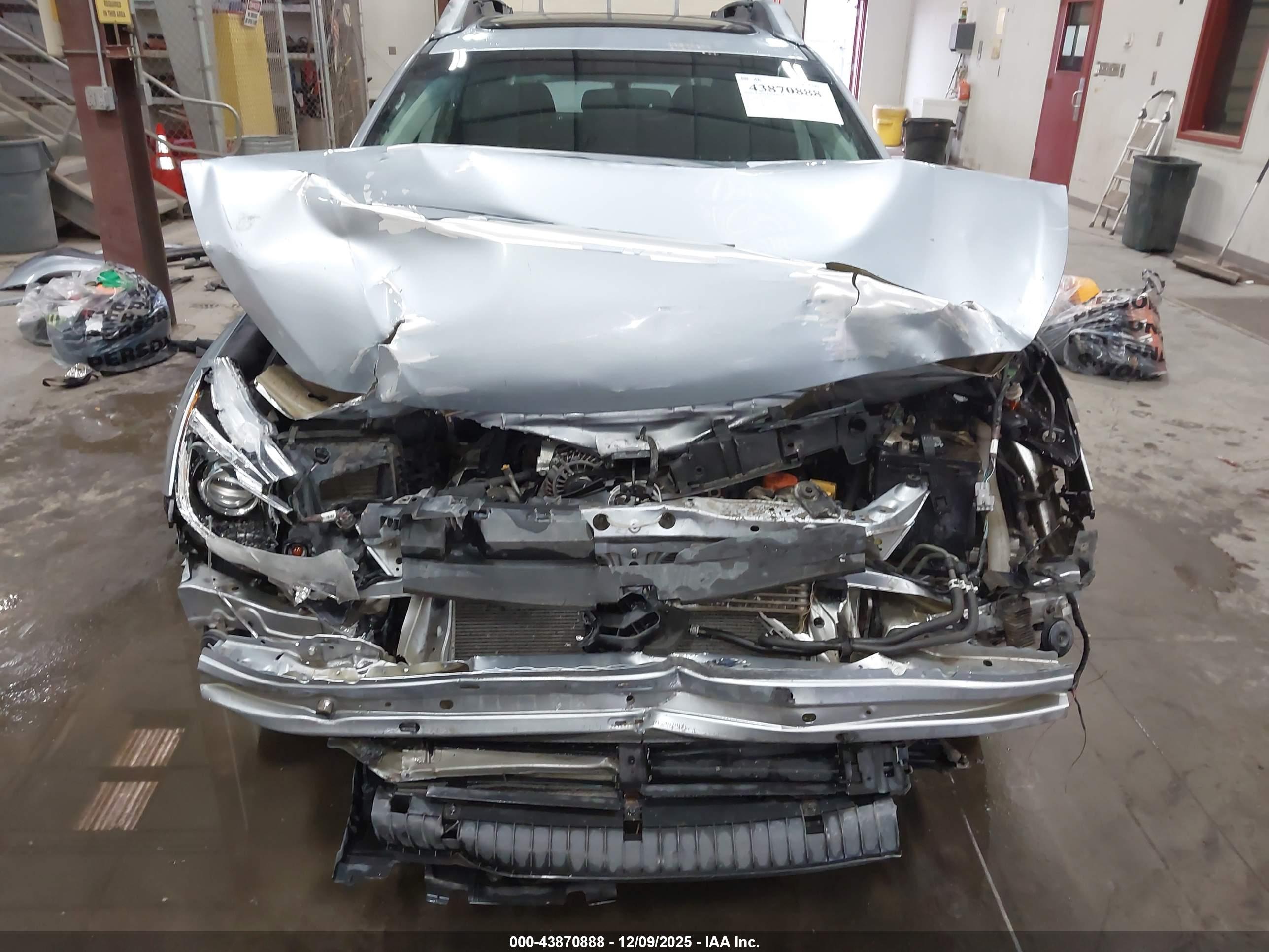 SUBARU OUTBACK image 6