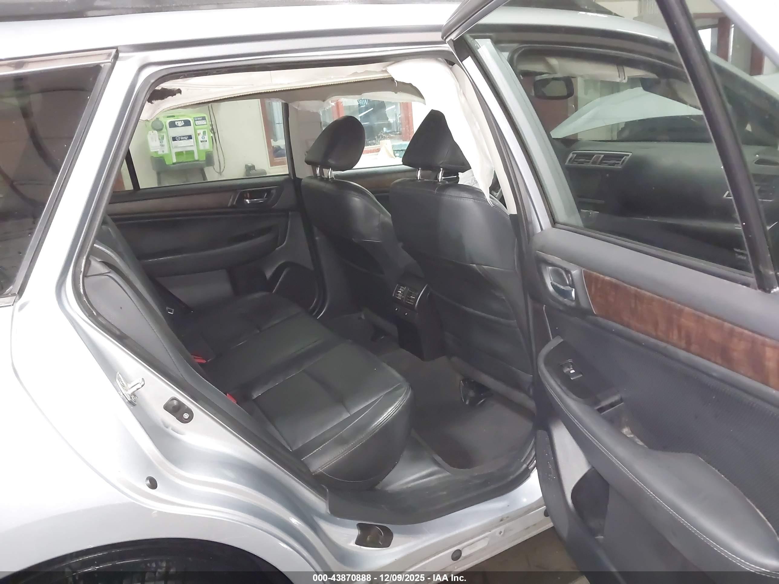 SUBARU OUTBACK image 8