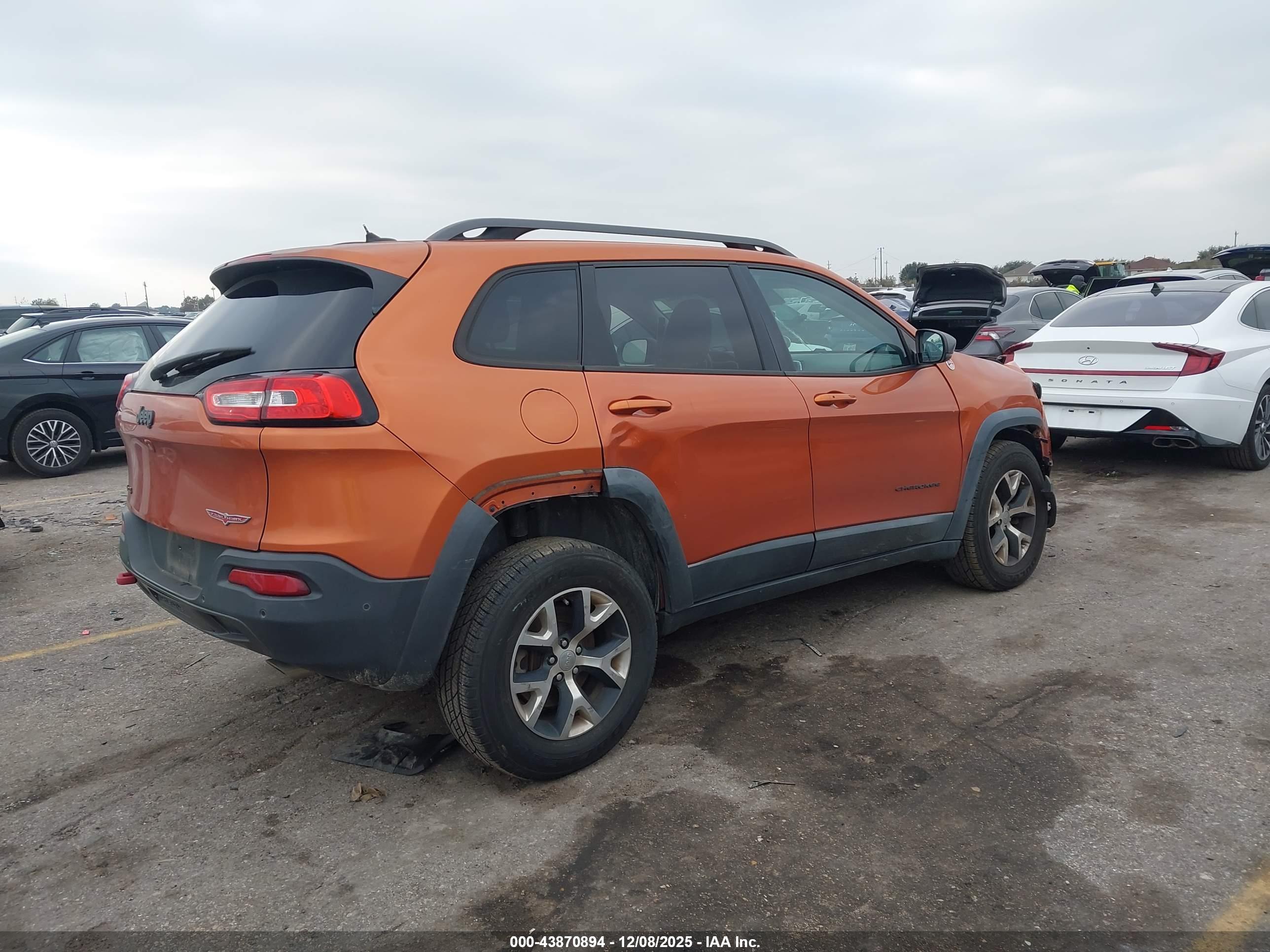 JEEP CHEROKEE image 4