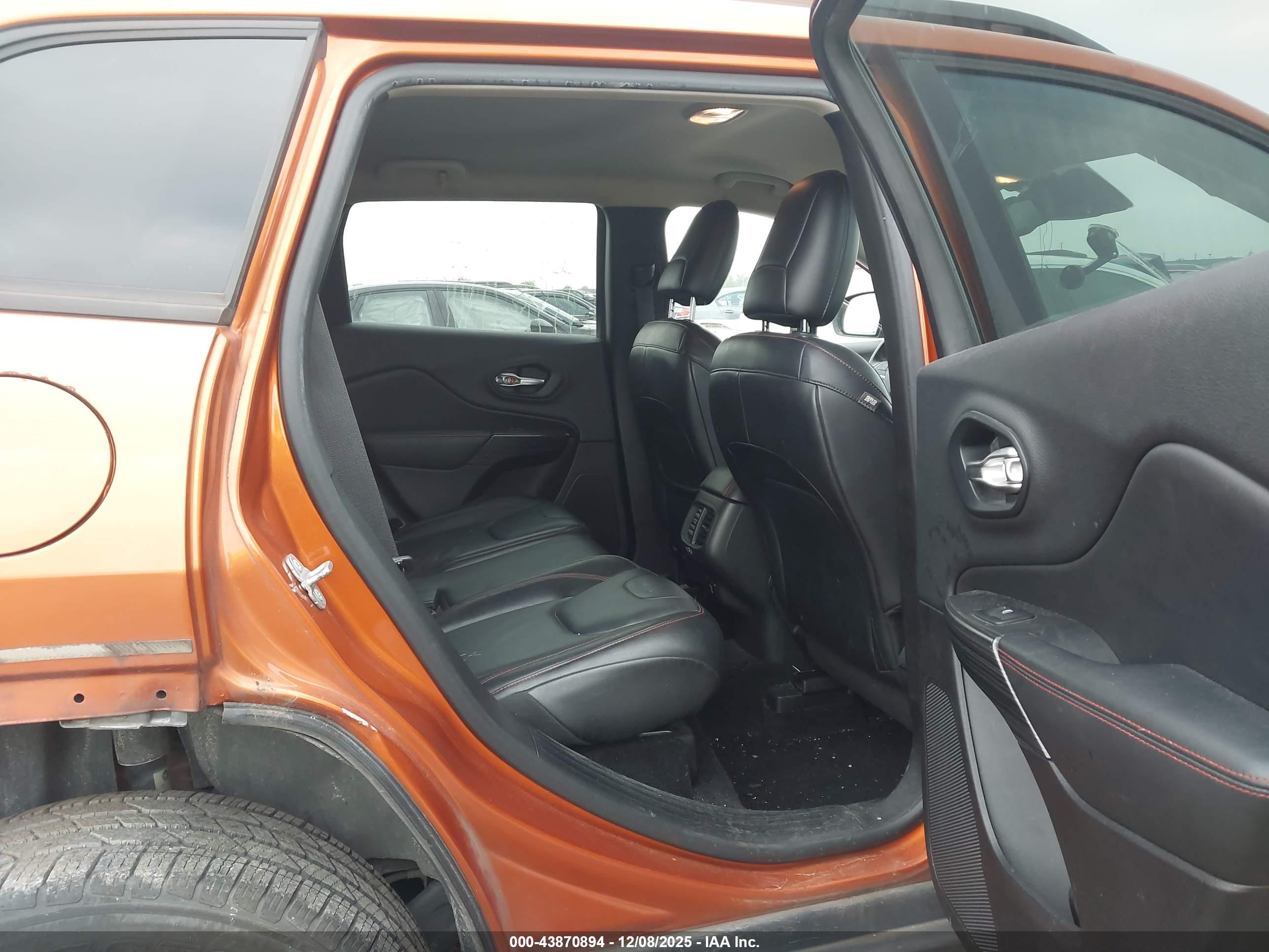 JEEP CHEROKEE image 8