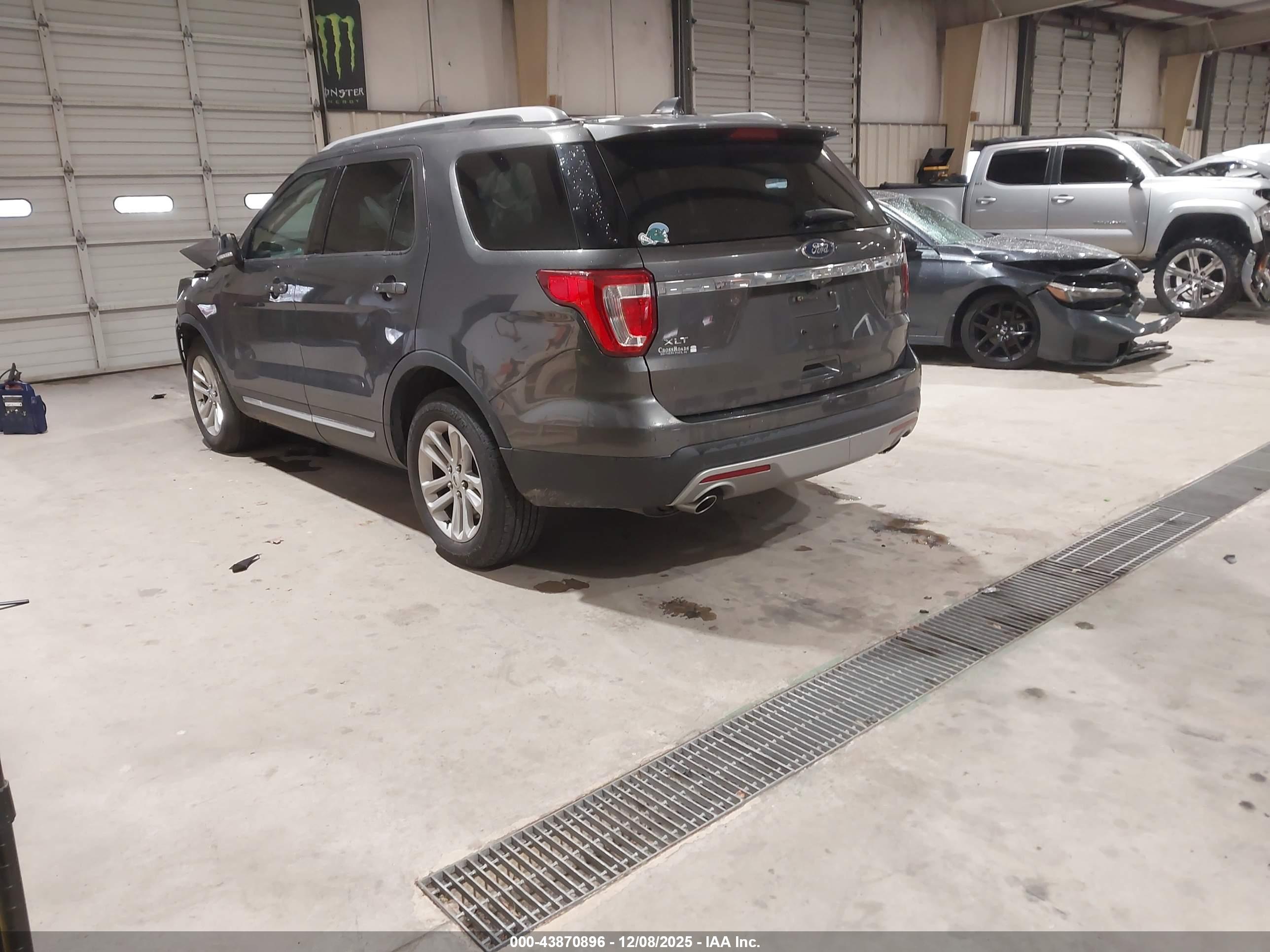FORD EXPLORER image 3