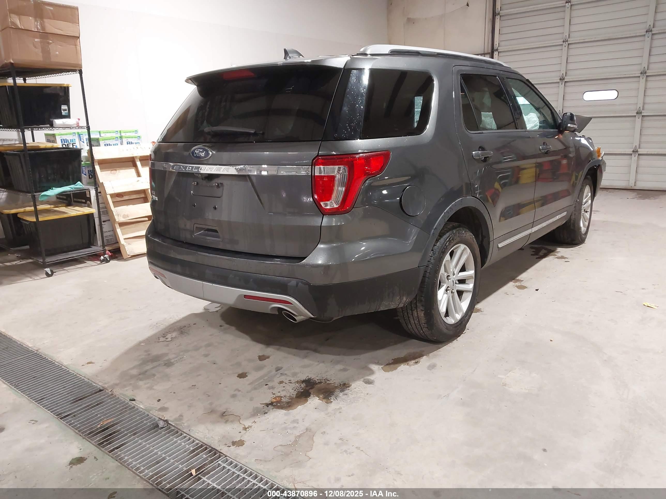 FORD EXPLORER image 4