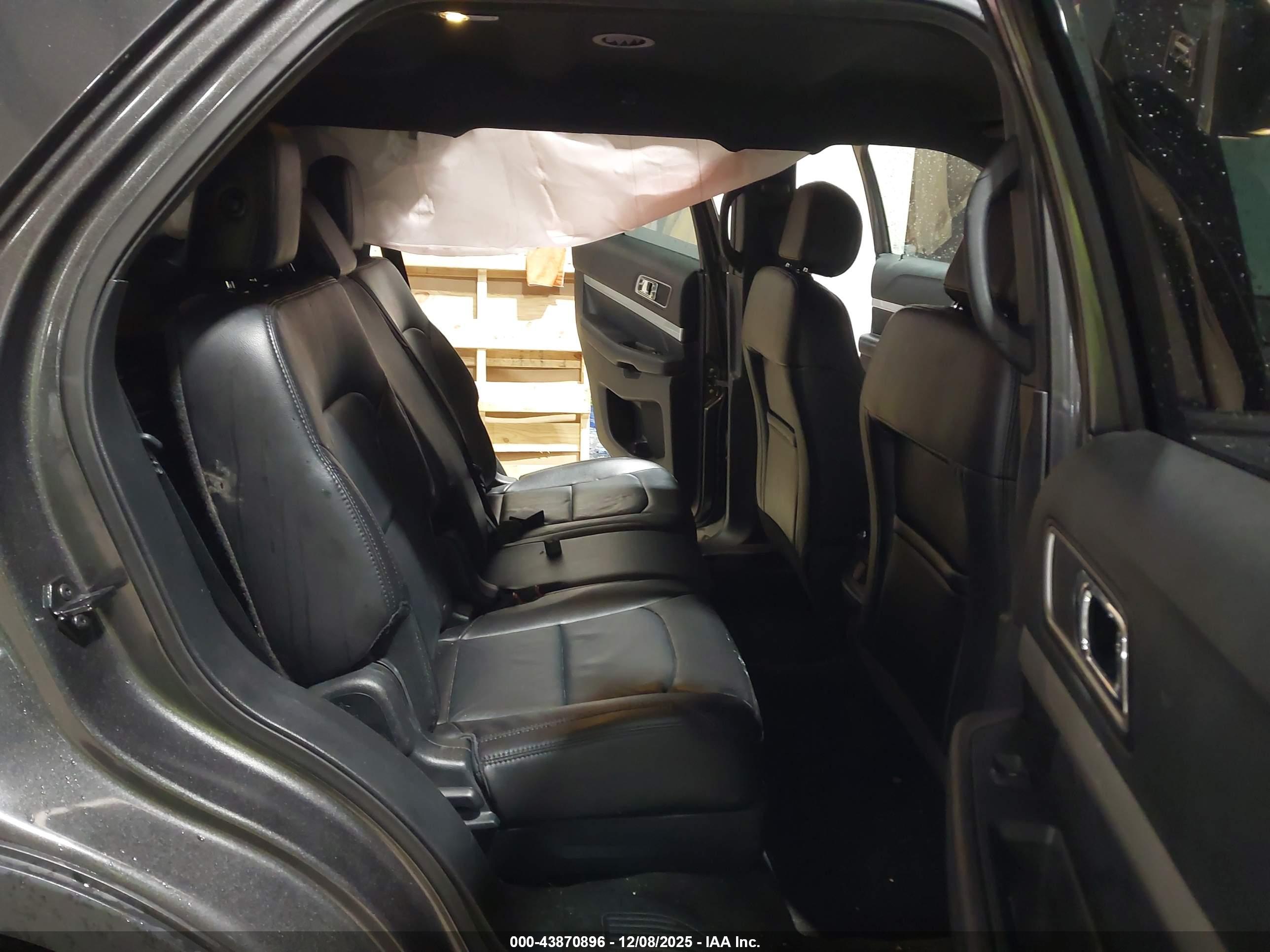FORD EXPLORER image 8