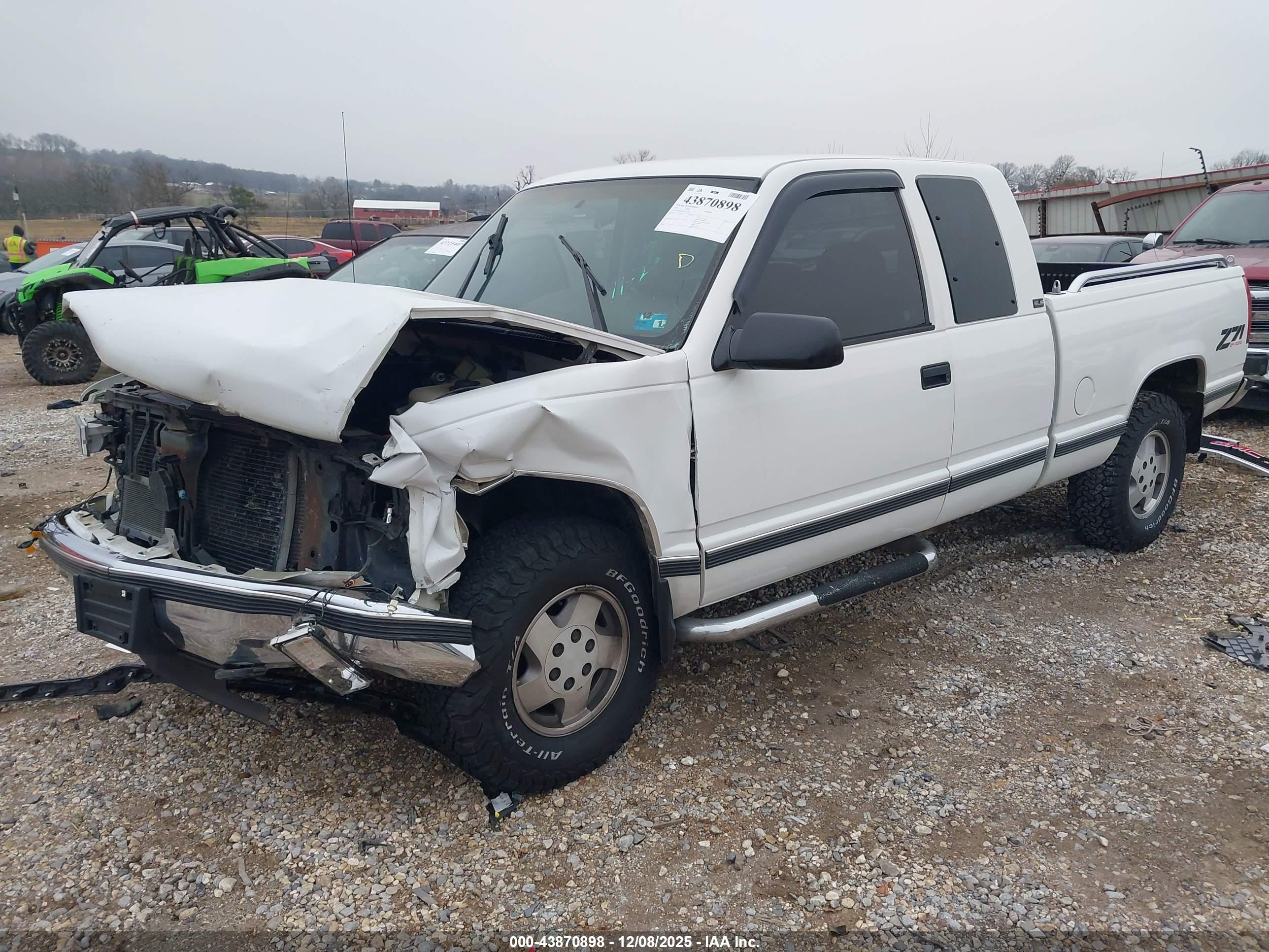 GMC SIERRA image 2