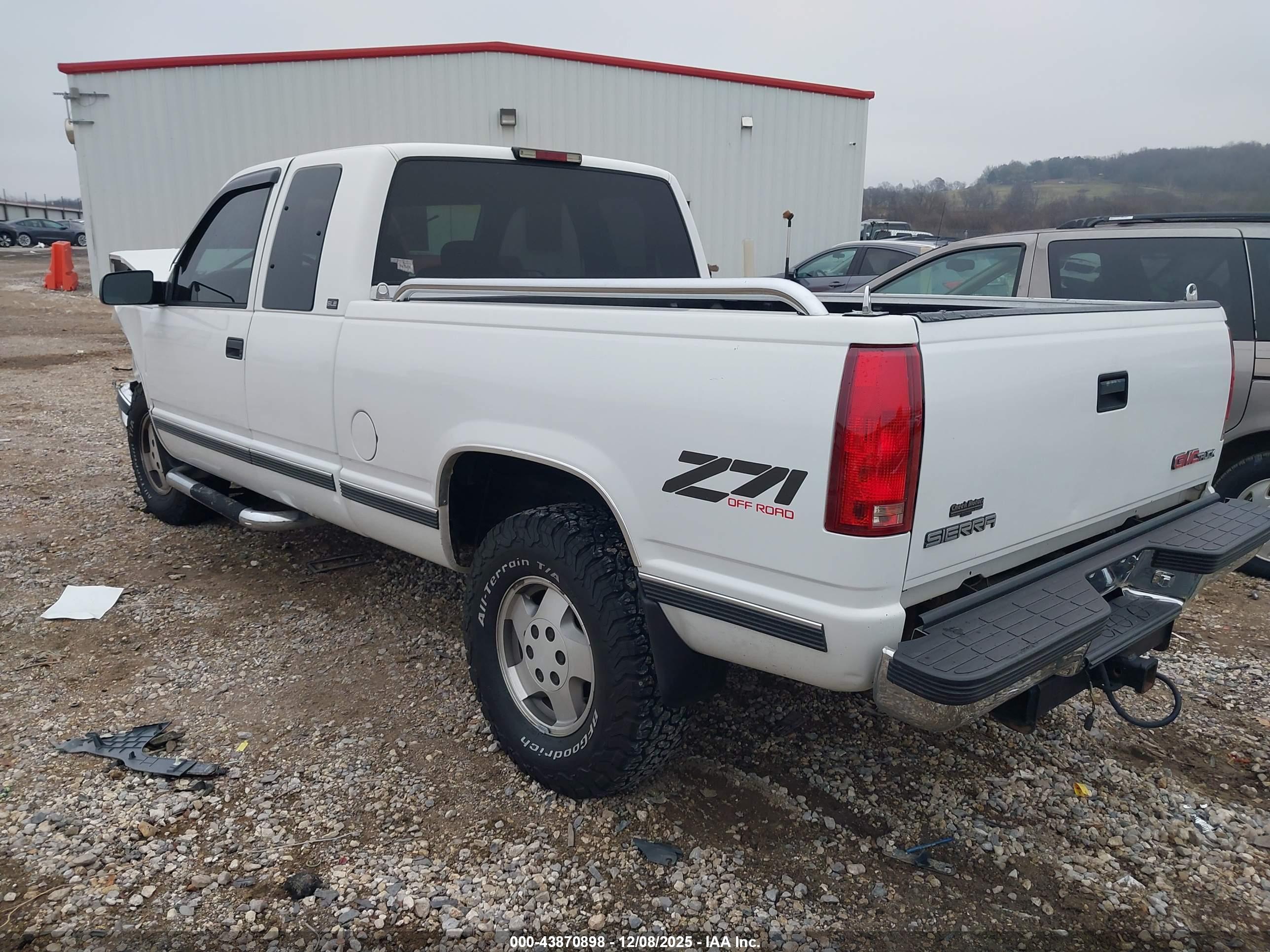 GMC SIERRA image 3