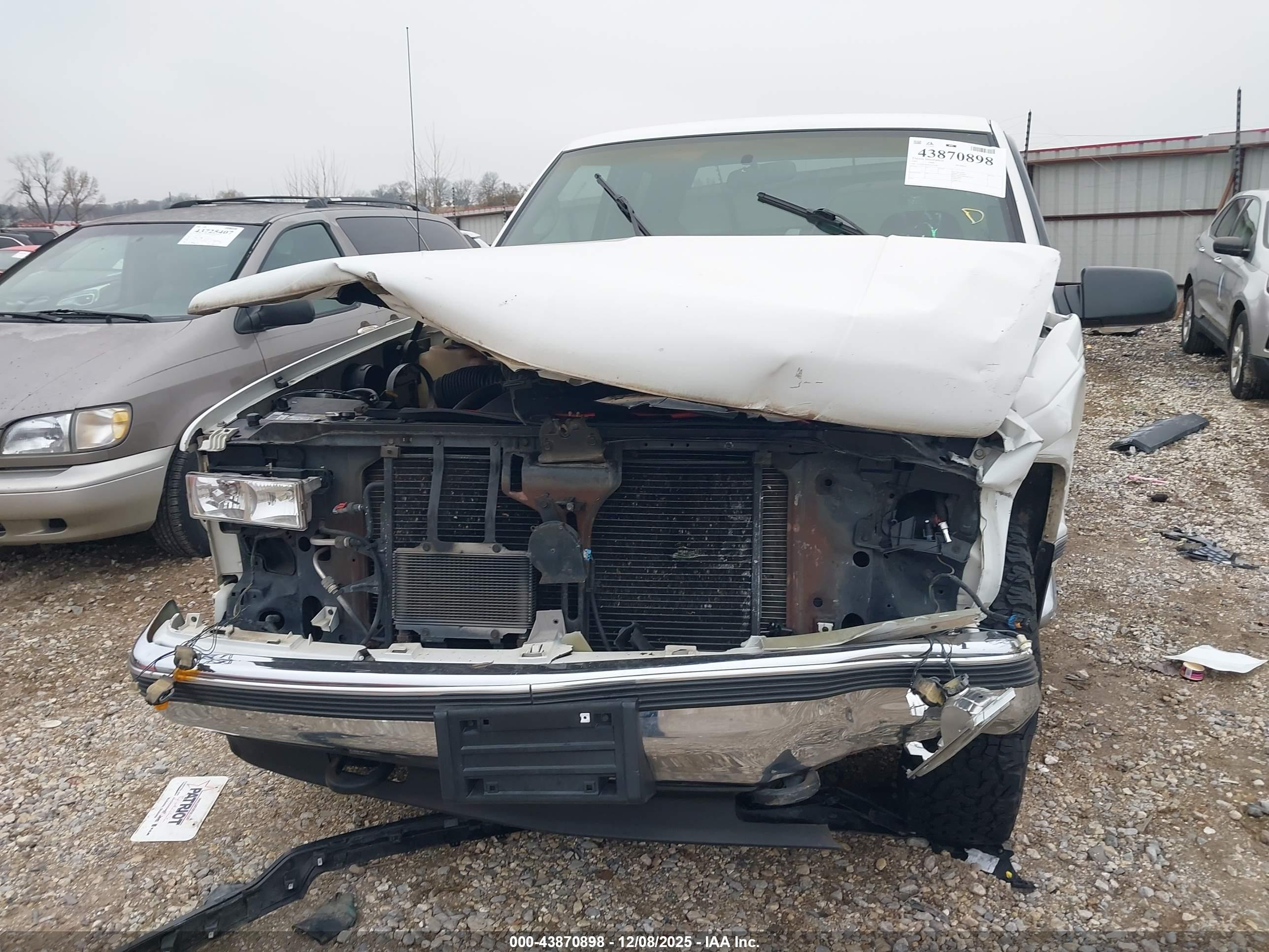 GMC SIERRA image 6
