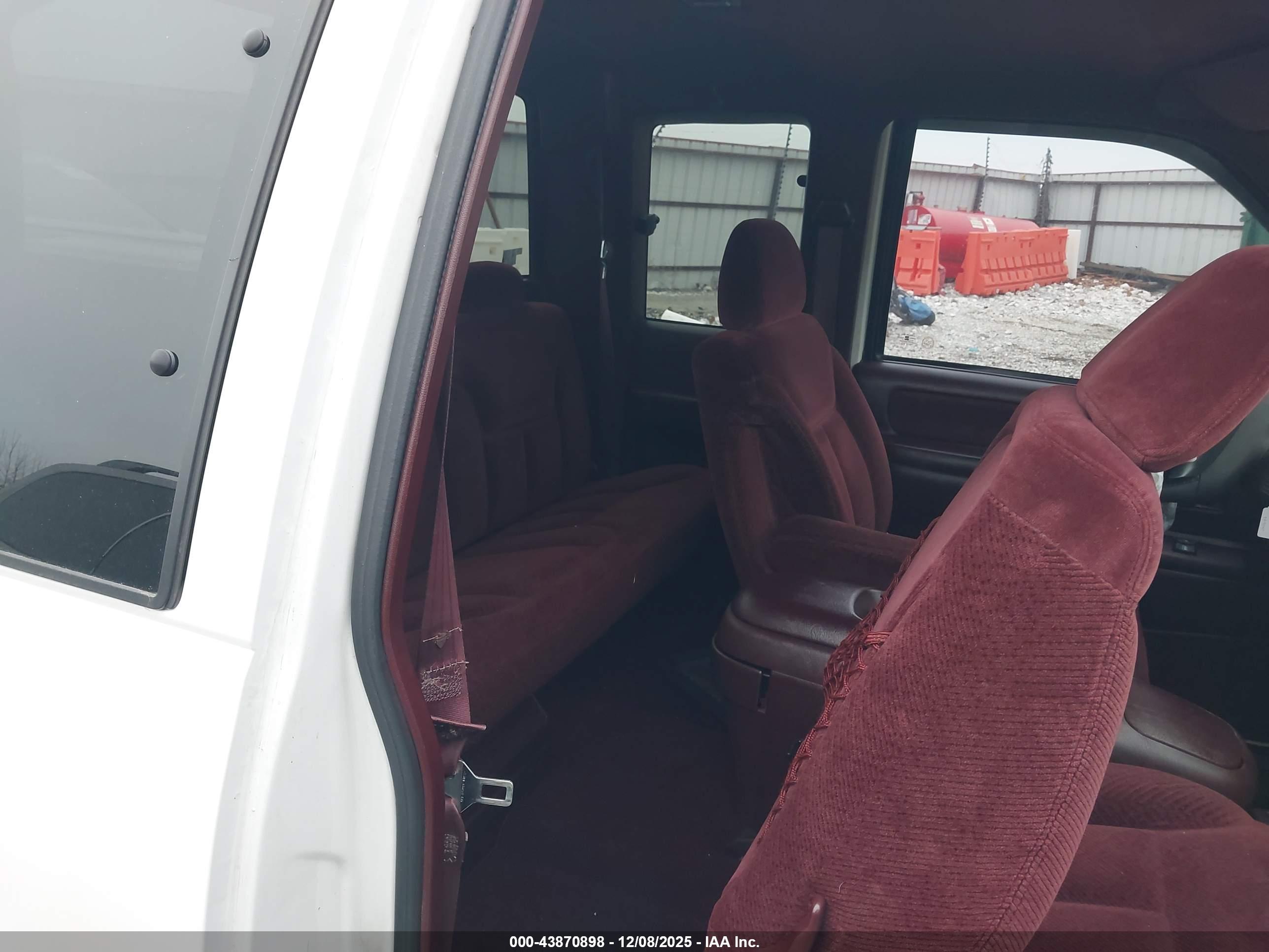 GMC SIERRA image 8
