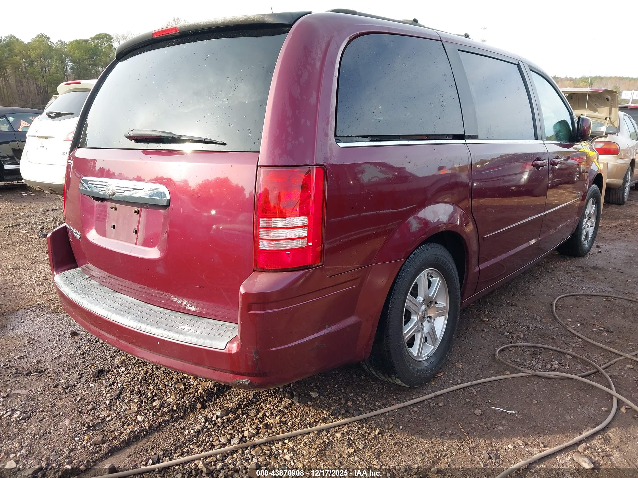 CHRYSLER TOWN image 4