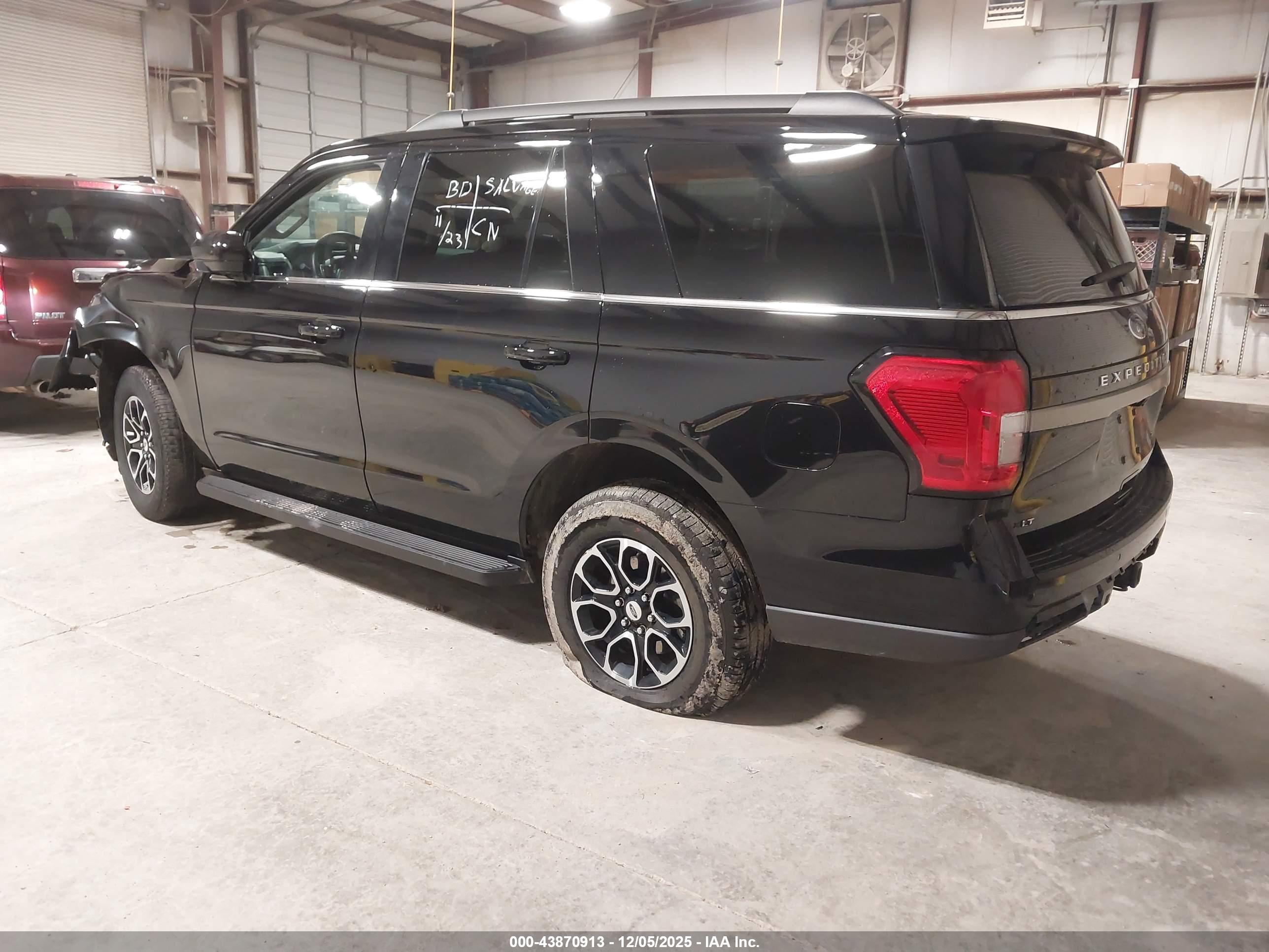 FORD EXPEDITION image 3